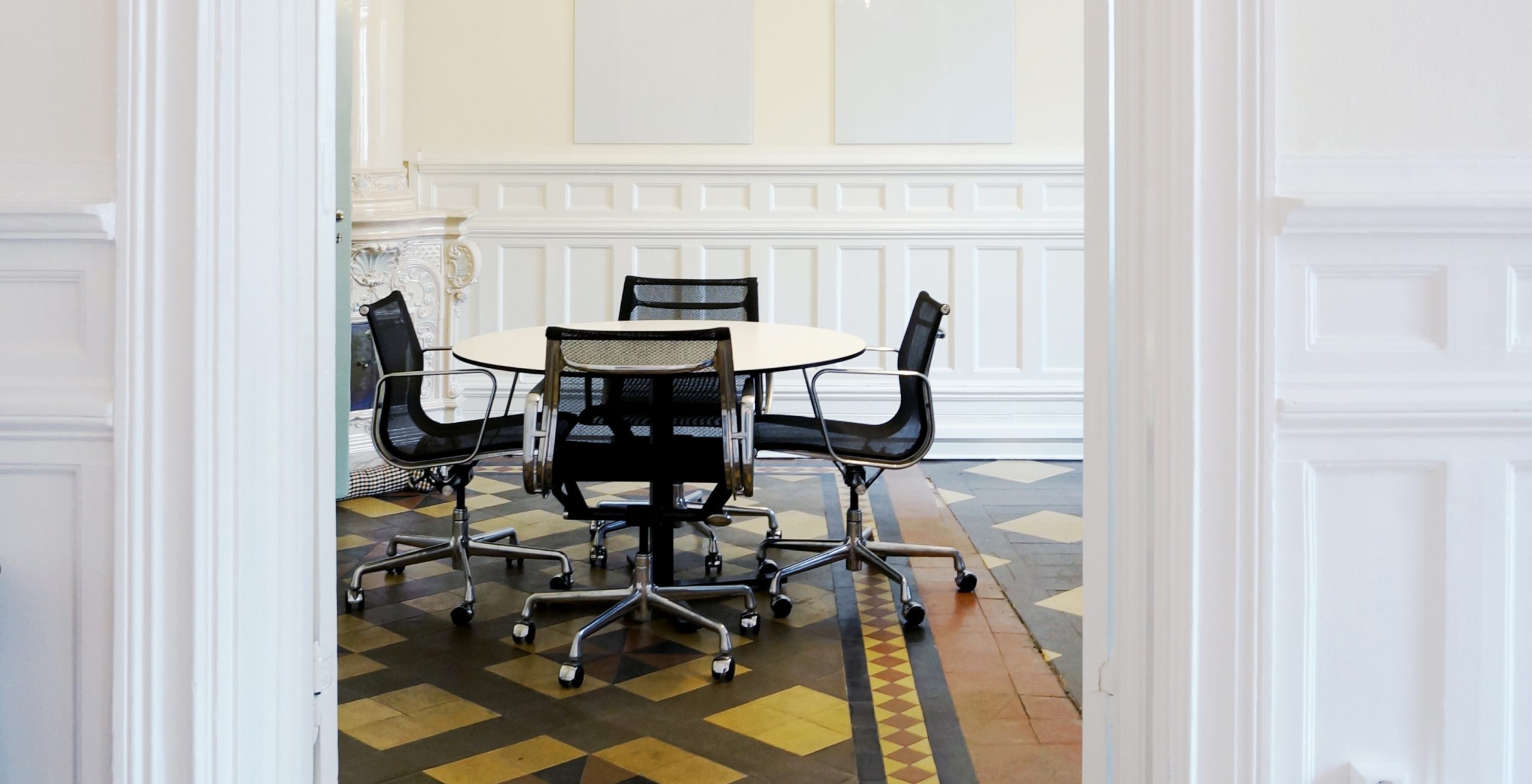 Hållbara möbler för Heyman & Friends – En inspirerande arbetsmiljö i Victoriapassagen