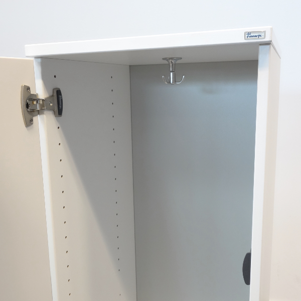 Garderob Kinnarps serie e i vitlaminat