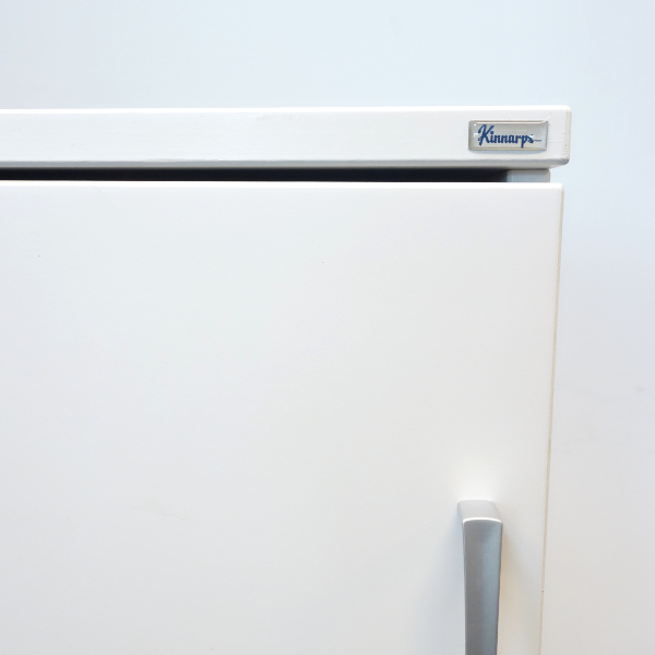 Garderob Kinnarps serie e i vitlaminat