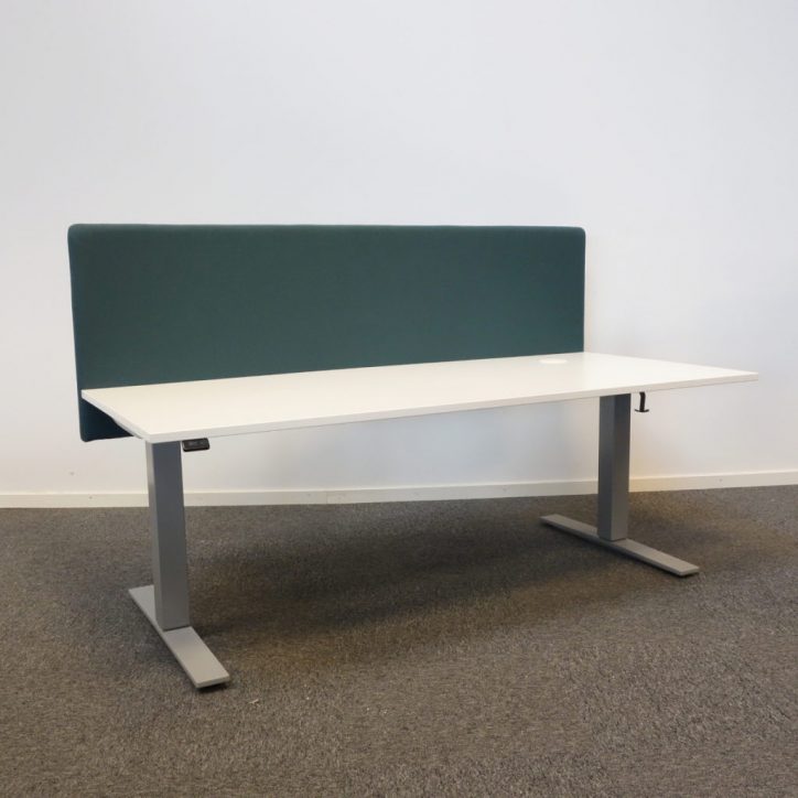 begagnad bordsskärm ifrån EFG, modellen tab i en stilren design med ett snyggt tyg i mörkgrönt.