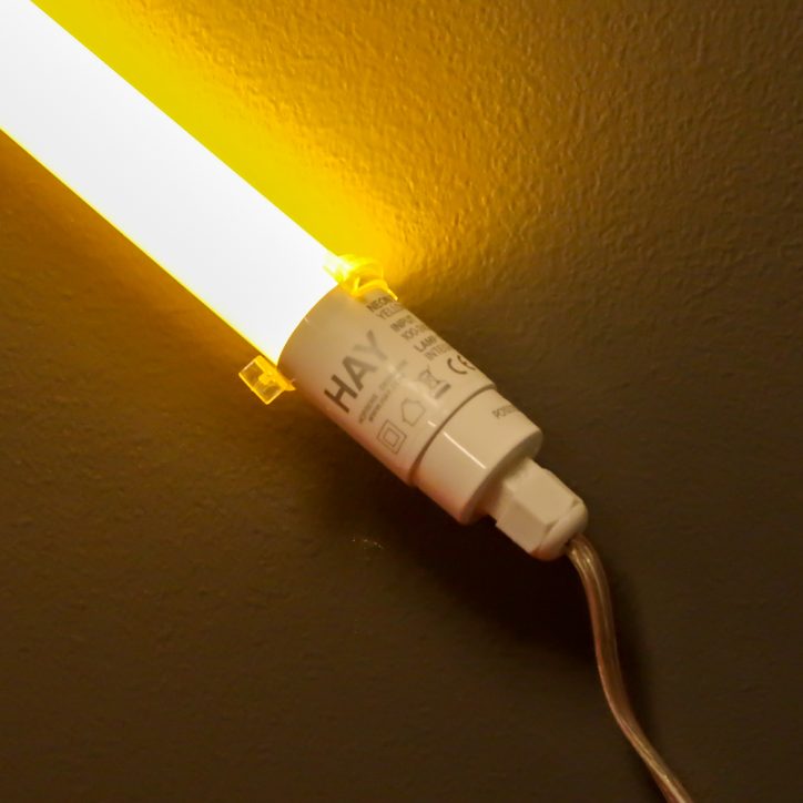 Galleribild #2 för Vägglampa Neon Tube LED