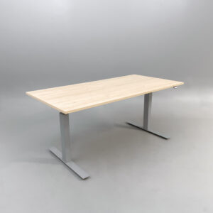 Höj- och sänkbart skrivbord 1600x800mm | björk/silver