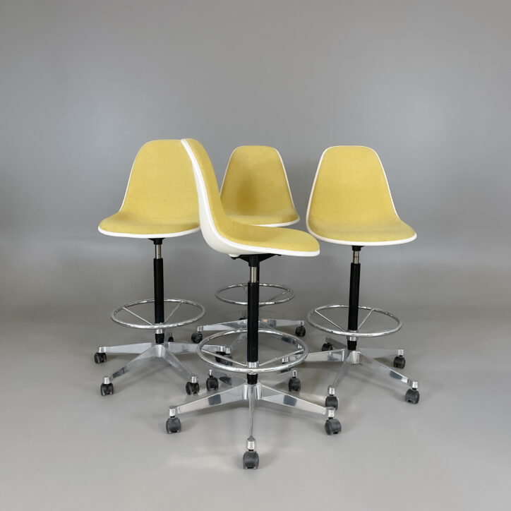 Huvudbild för 4st Konferensstolar Eames Plastic Side Chair PSCC