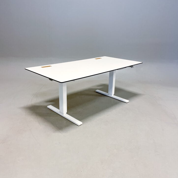 Huvudbild för Höj- och sänkbart skrivbord 1600mm (650mm slaglängd)