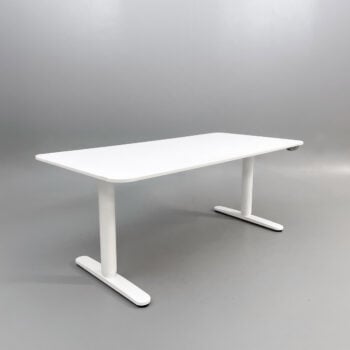 Höj- och sänkbart skrivbord Bekant 1600mm
