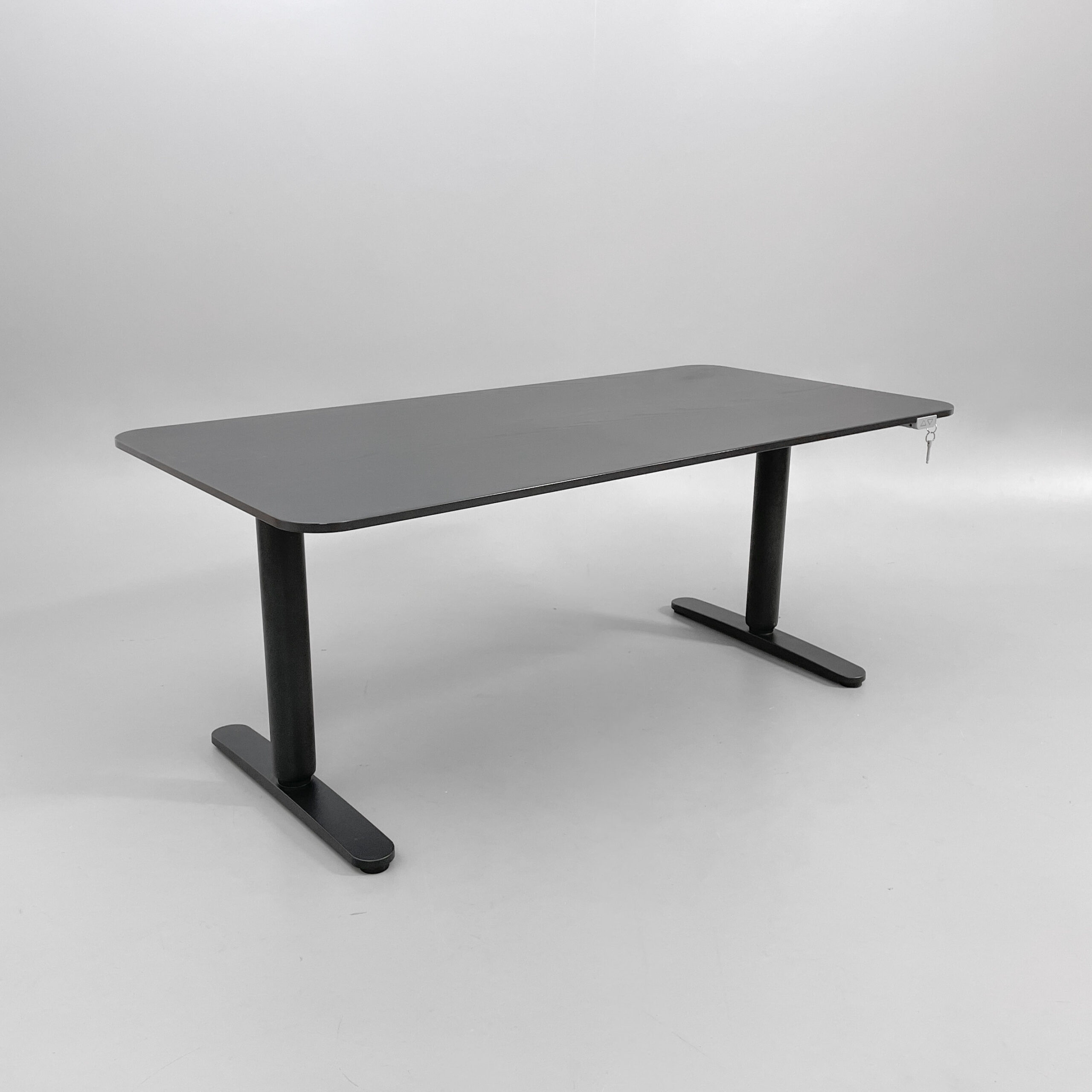 Höj- och sänkbart bord Bekant 1600mm