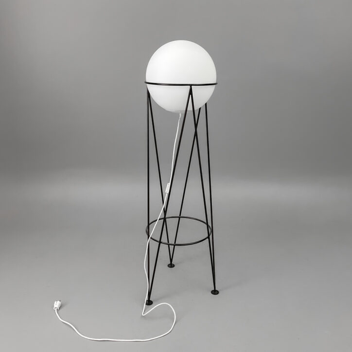 Huvudbild för Golvlampa Structure & Globe