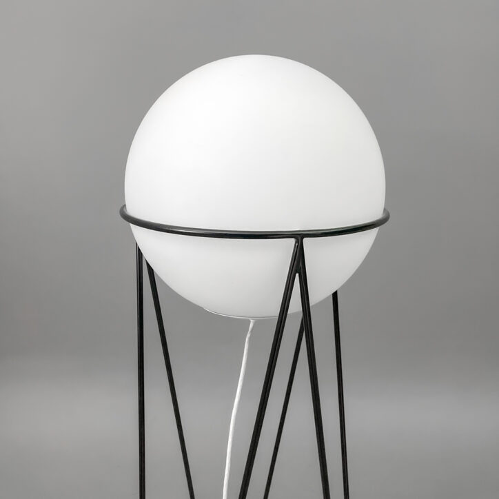 Galleribild #1 för Golvlampa Structure & Globe