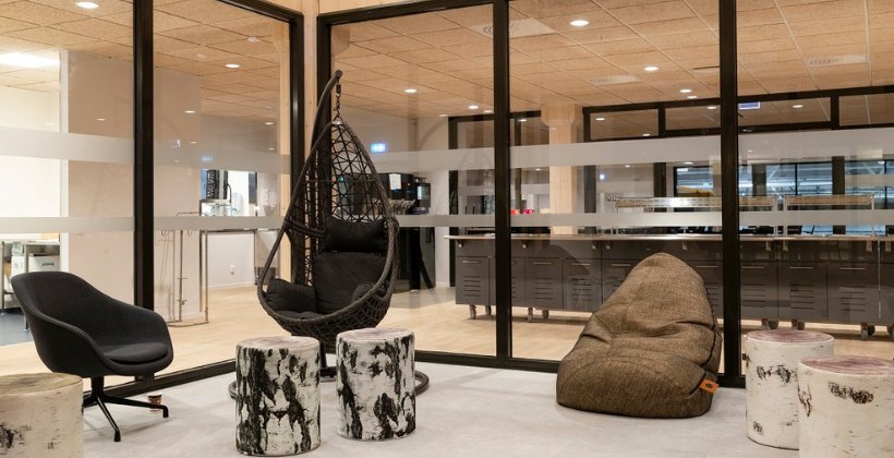 Komatsu satsar på hållbar och stilren kontorsinredning