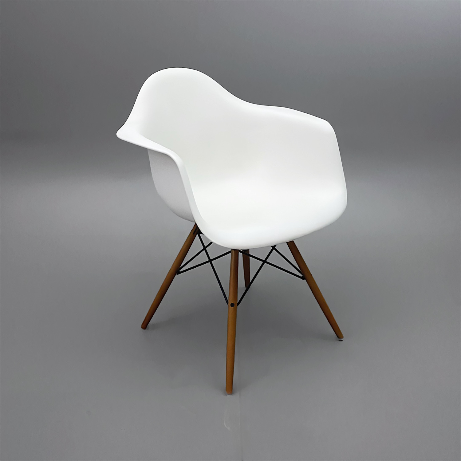 Caféstol Eames Plastic Armchair DAW