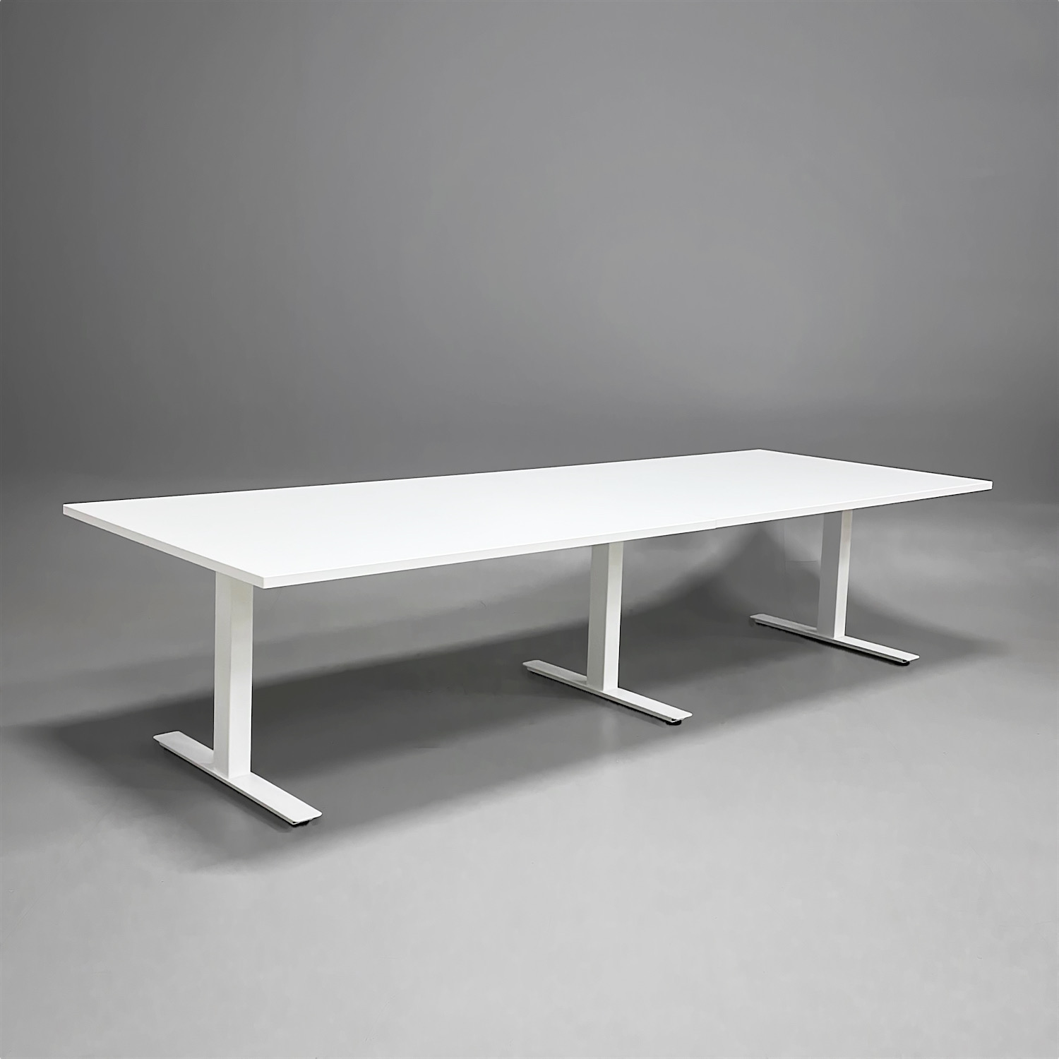 Höj- och sänkbart konferensbord 2800mm