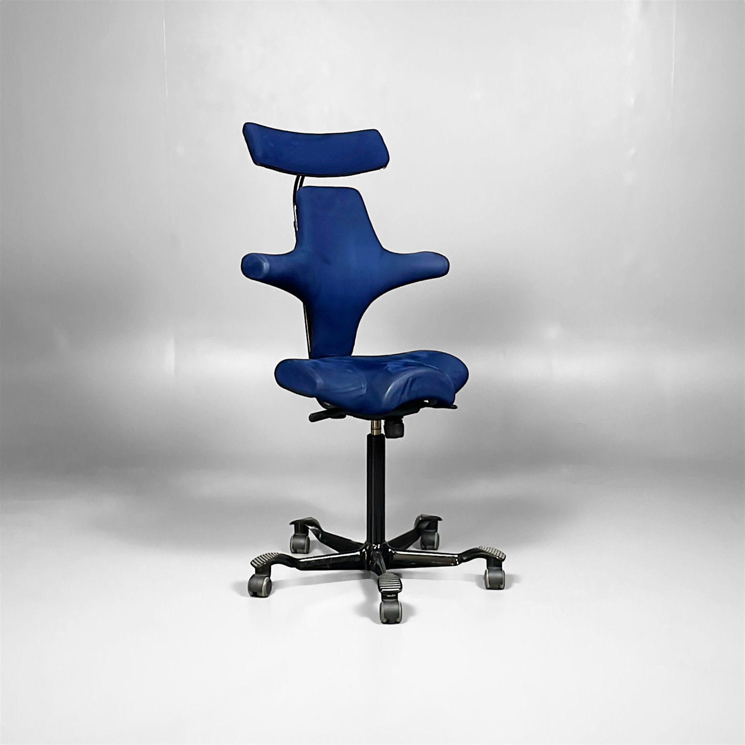 Sadelstol Capisco 8107