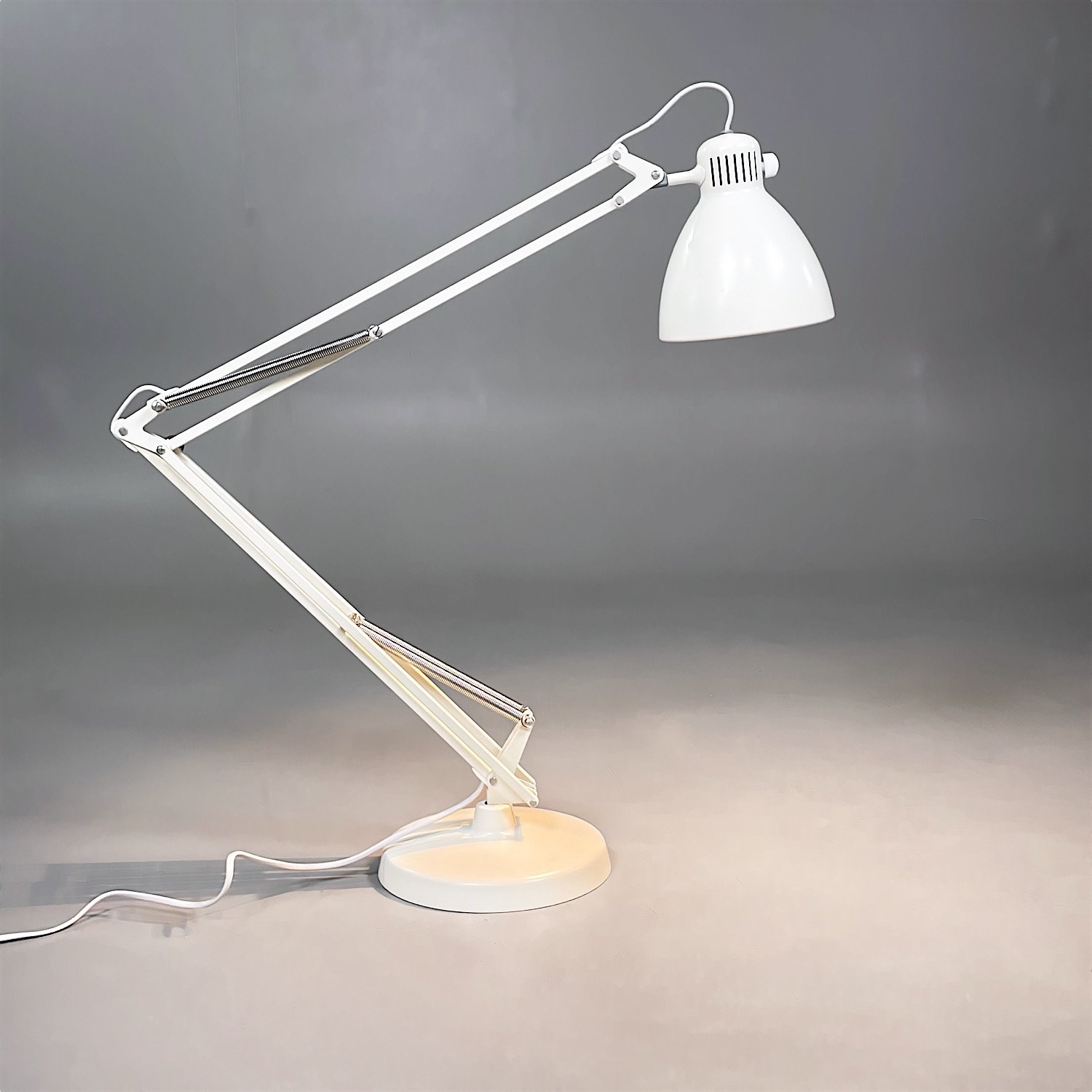 Huvudbild för Skrivbordslampa L-1