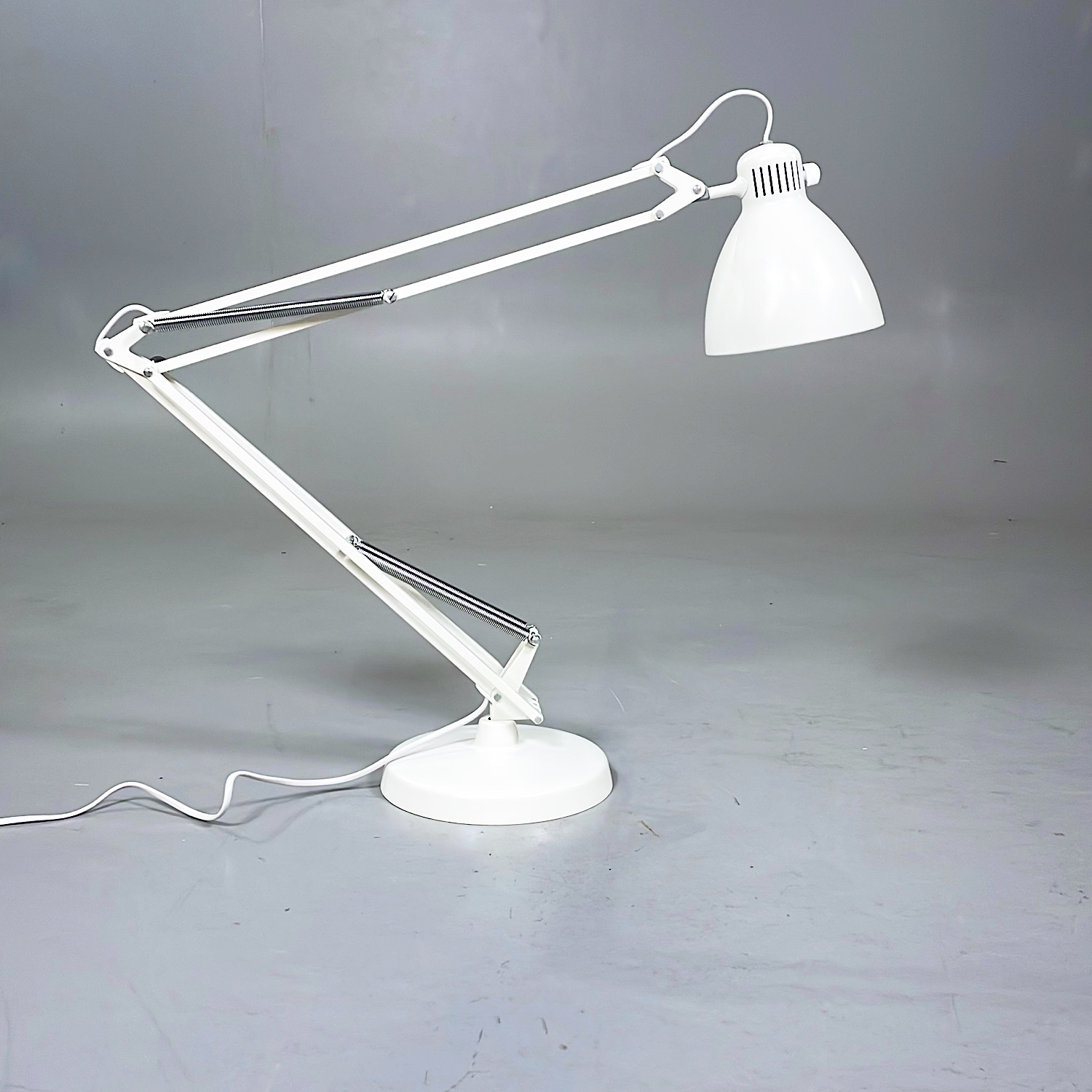 Galleribild #1 för Skrivbordslampa L-1