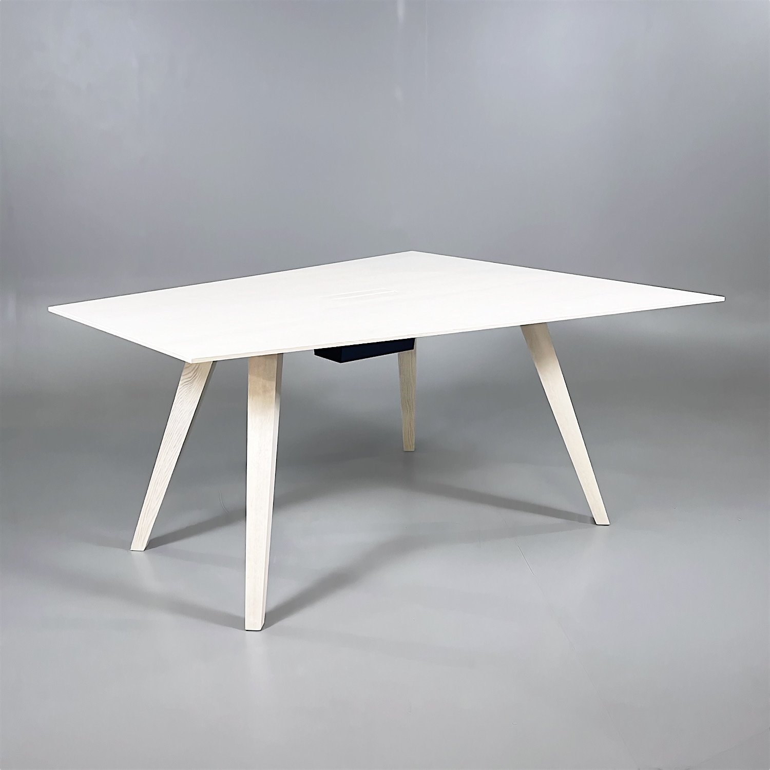 Konferensbord E5 Work.Meeting 1600x140-800mm