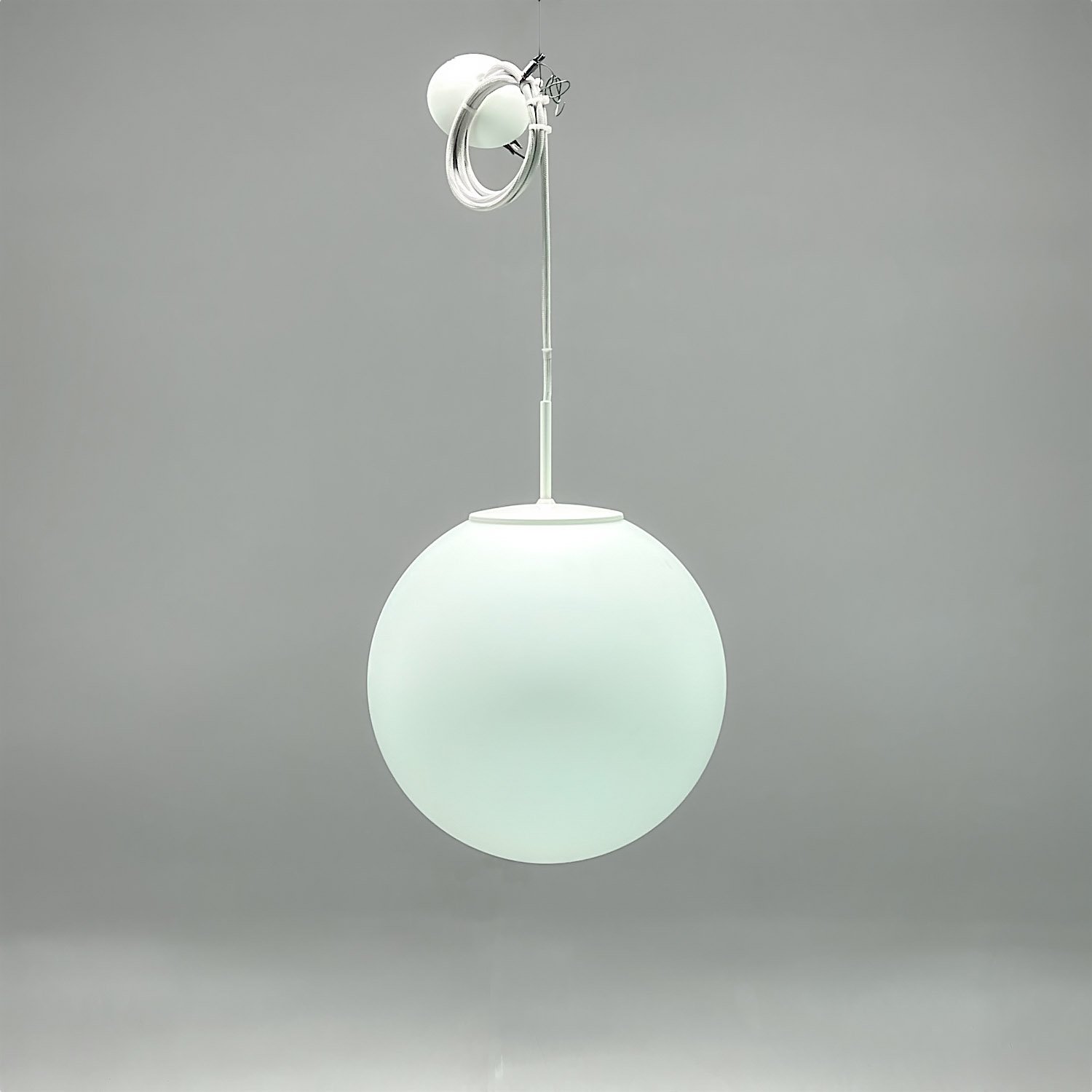 Taklampa Globia