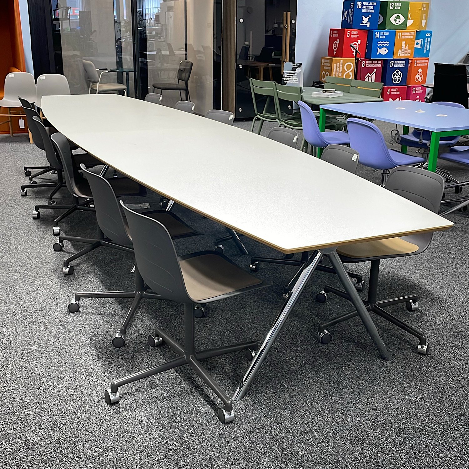 Konferensbord båtform 4800mm