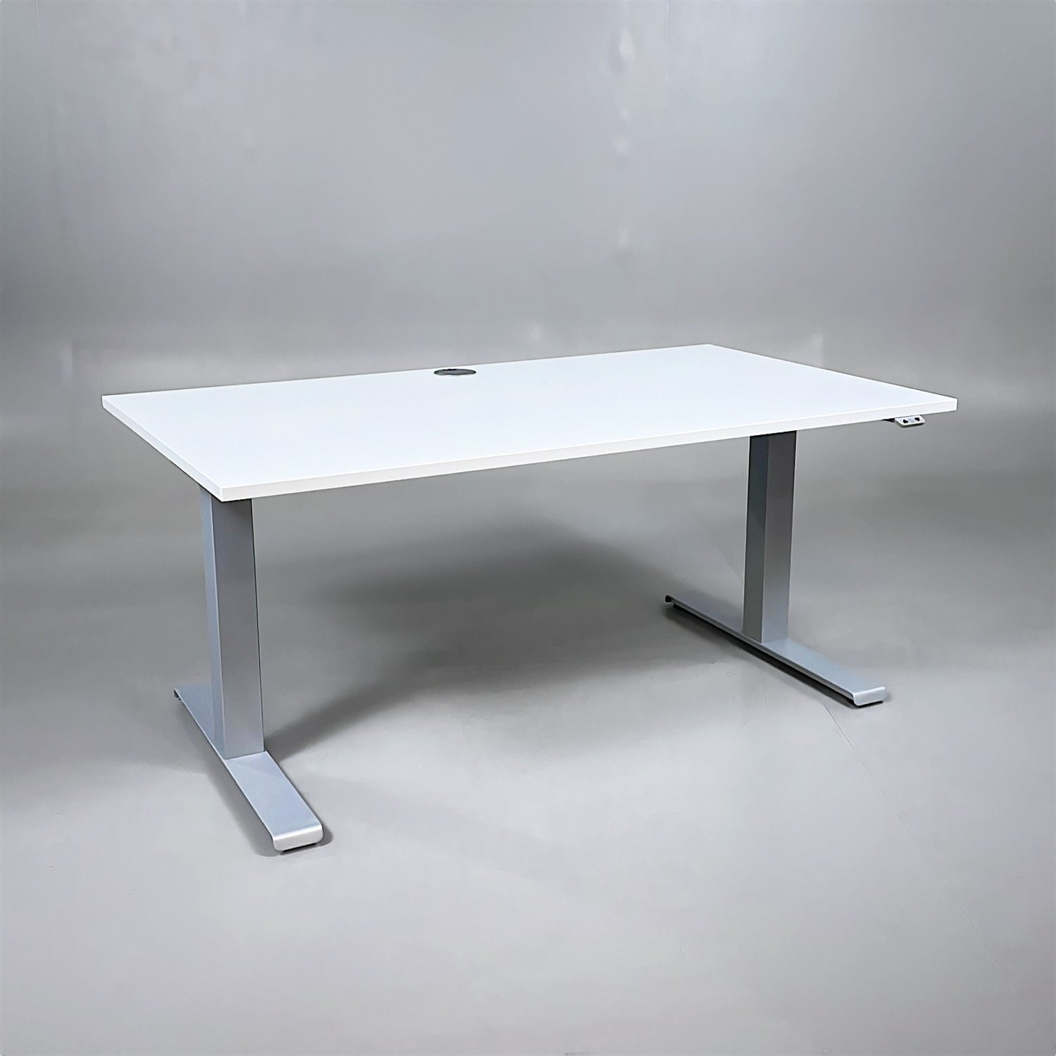 Höj- och sänkbart skrivbord Serie P 1400mm