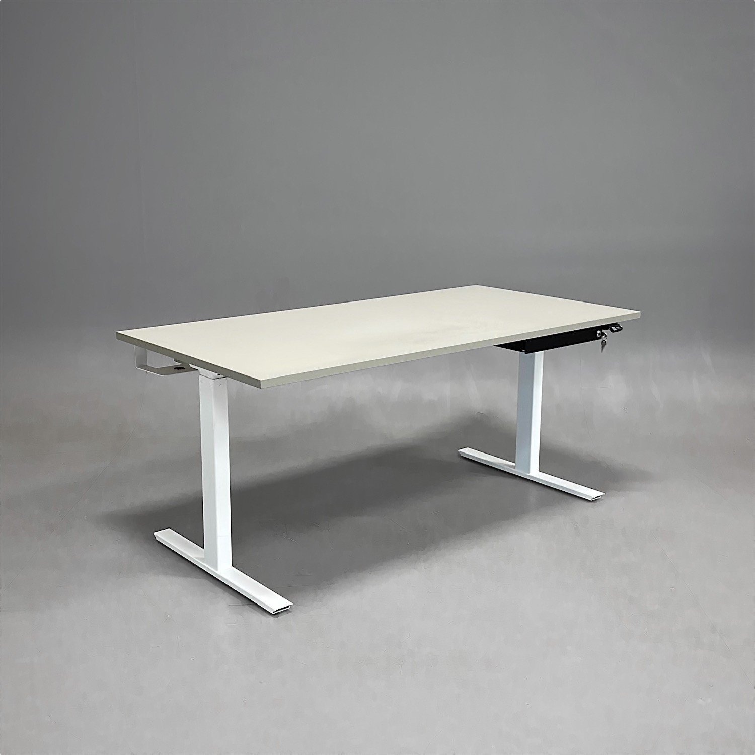 Höj- och sänkbart skrivbord 1600mm