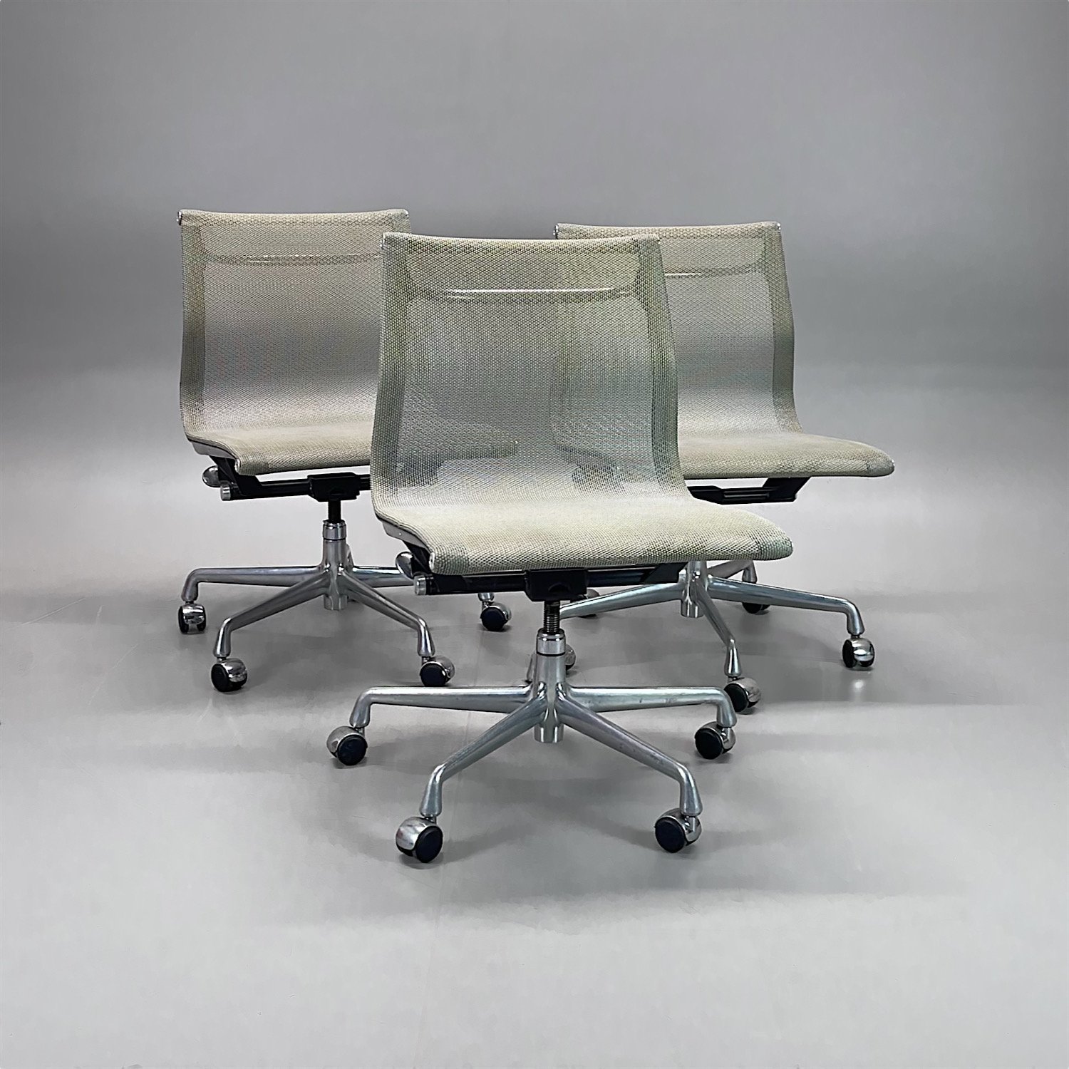 Konferensstolar Eames Aluminium Group 3 st