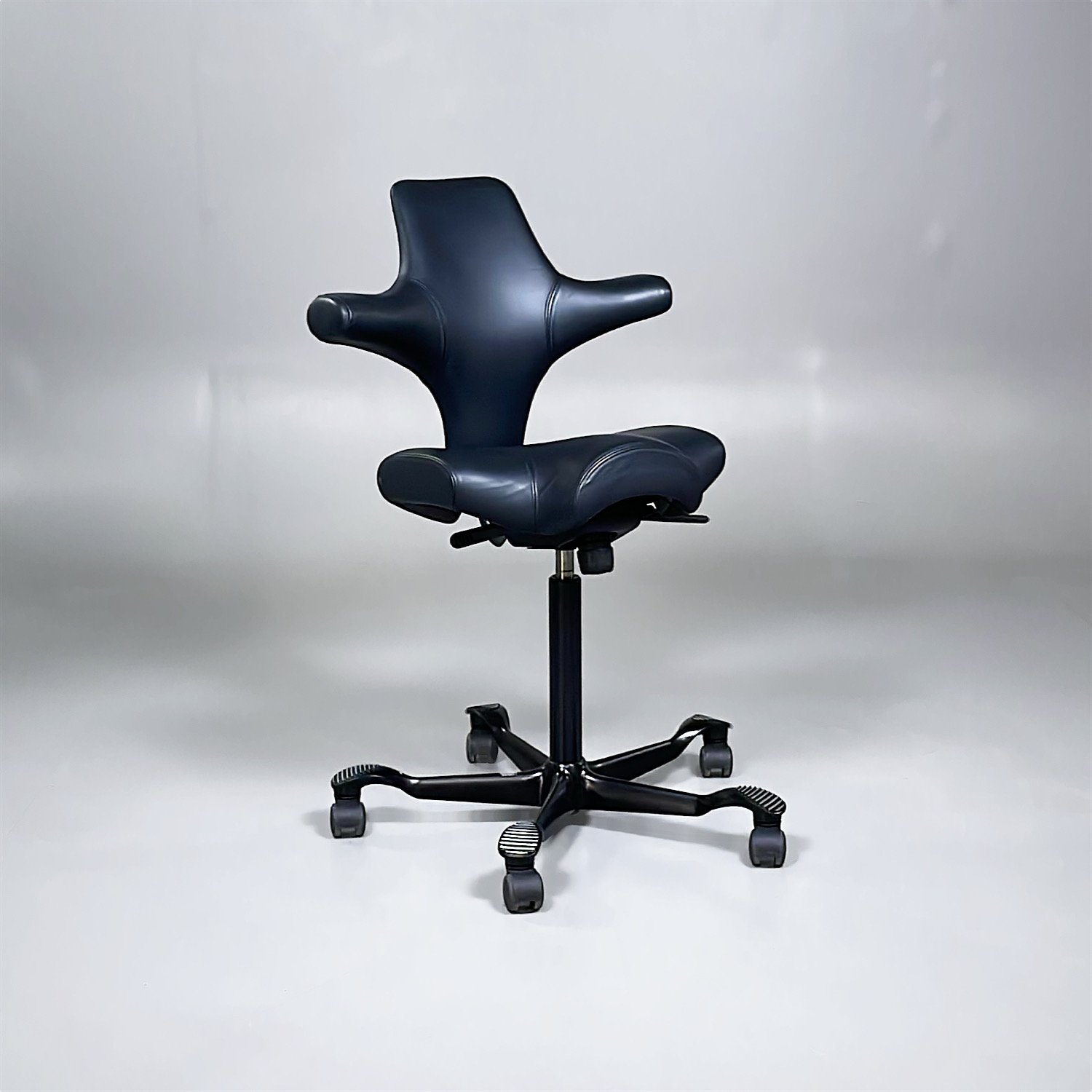 Sadelstol Capisco 8106