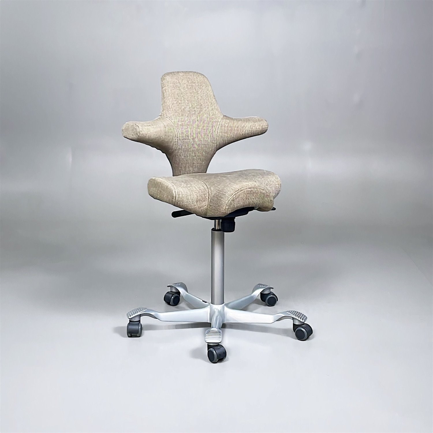 Sadelstol Capisco 8106 omklädd