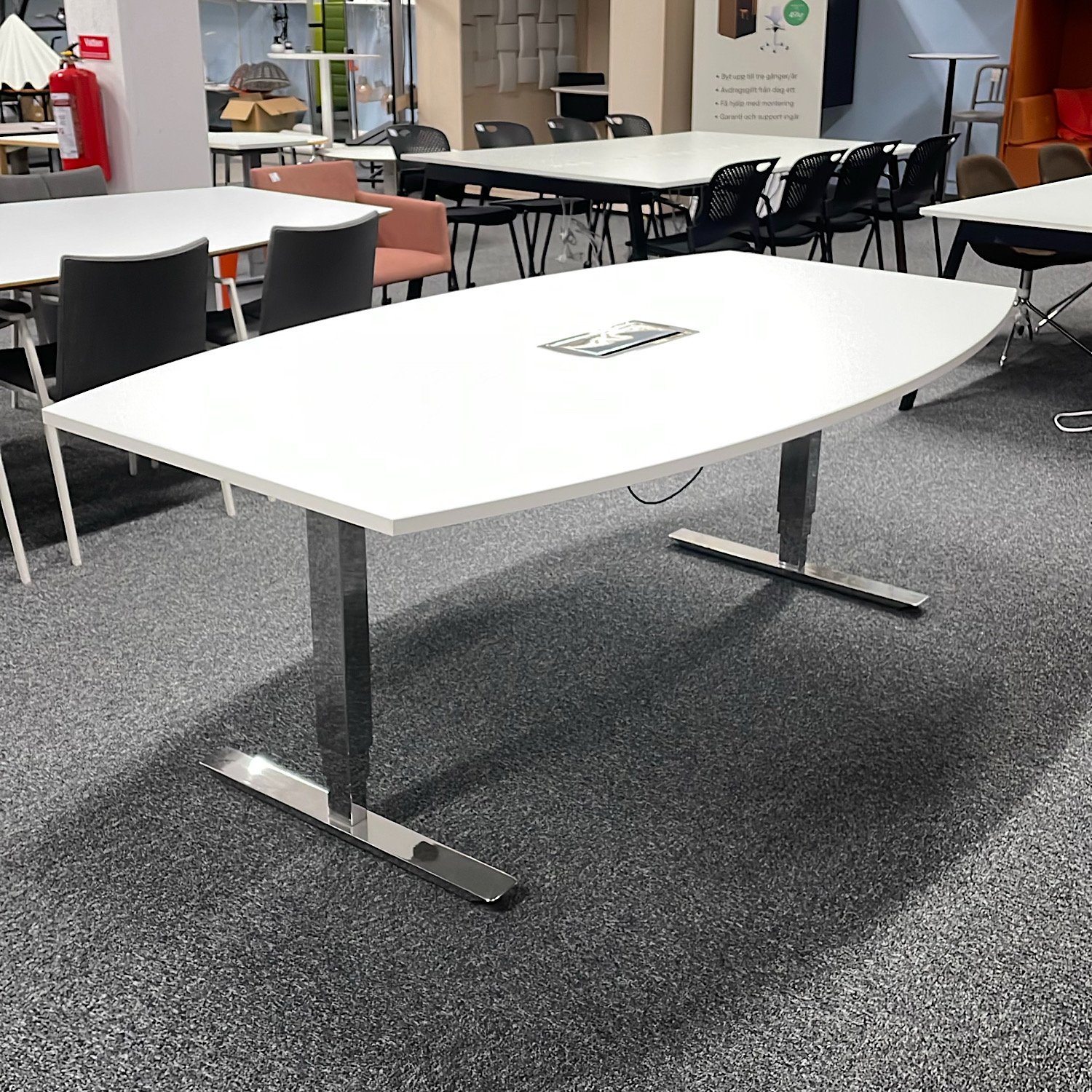 Höj- och sänkbart konferensbord Izi 2400mm