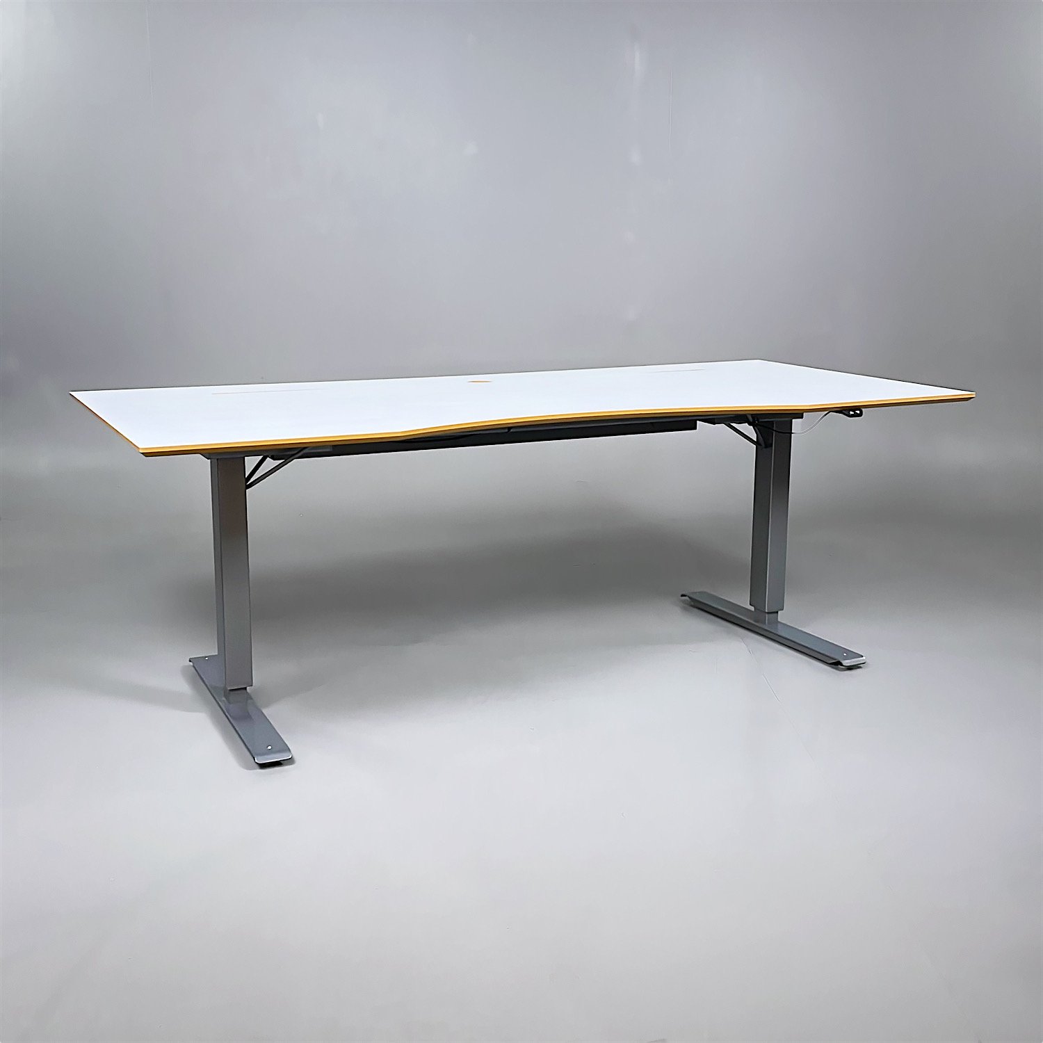 Höj- och sänkbart skrivbord 2000mm