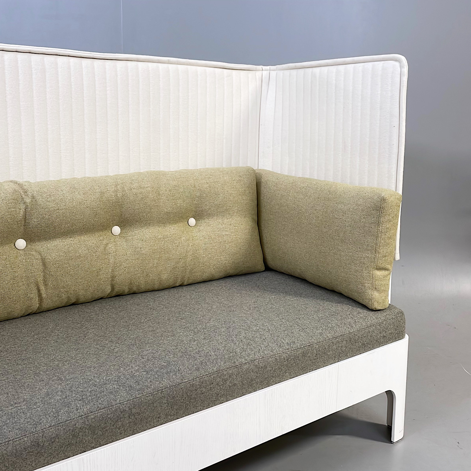 Galleribild #2 för Soffa Tyst Koja hög omklädd