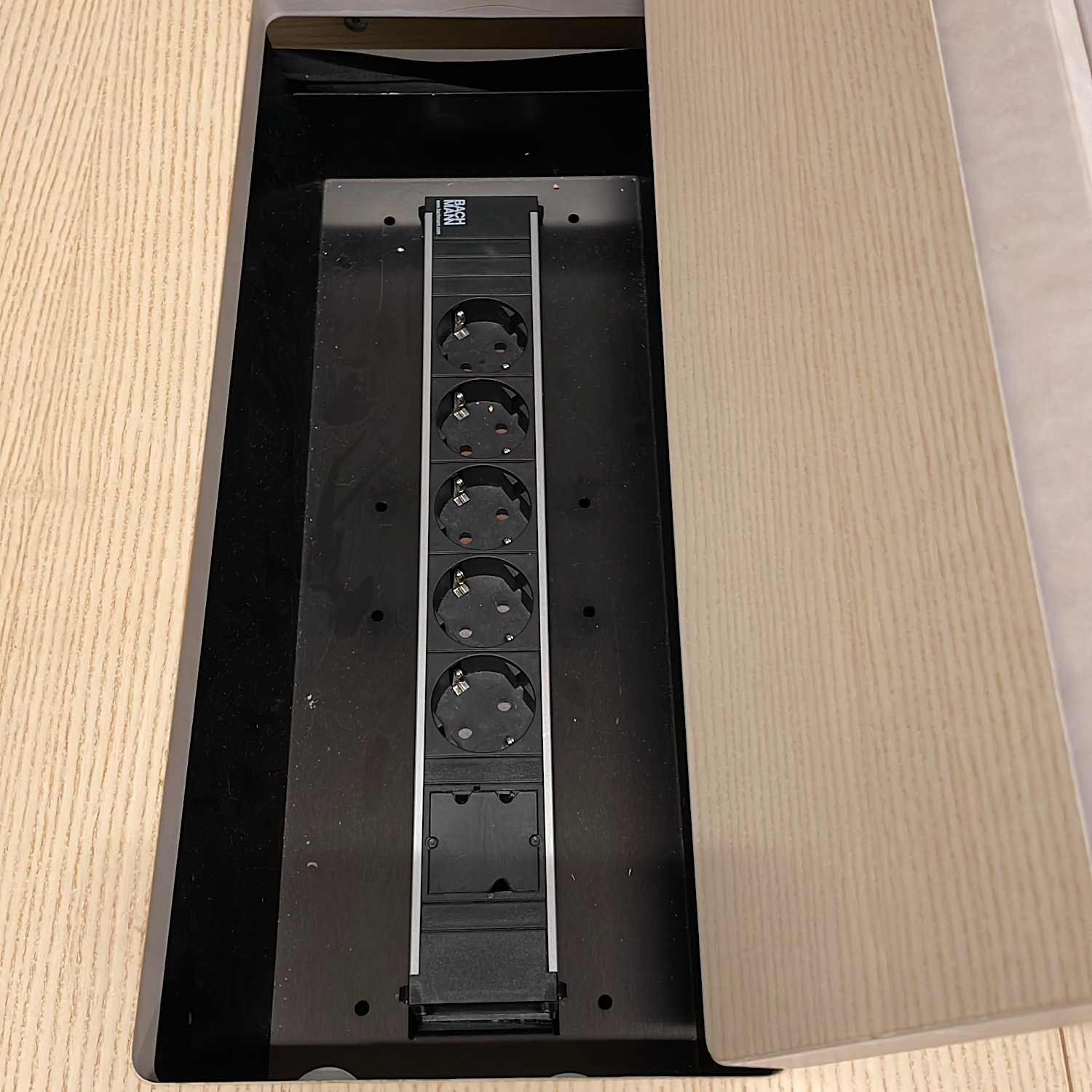 Galleribild #4 för Konferensbord A-serien 1600mm