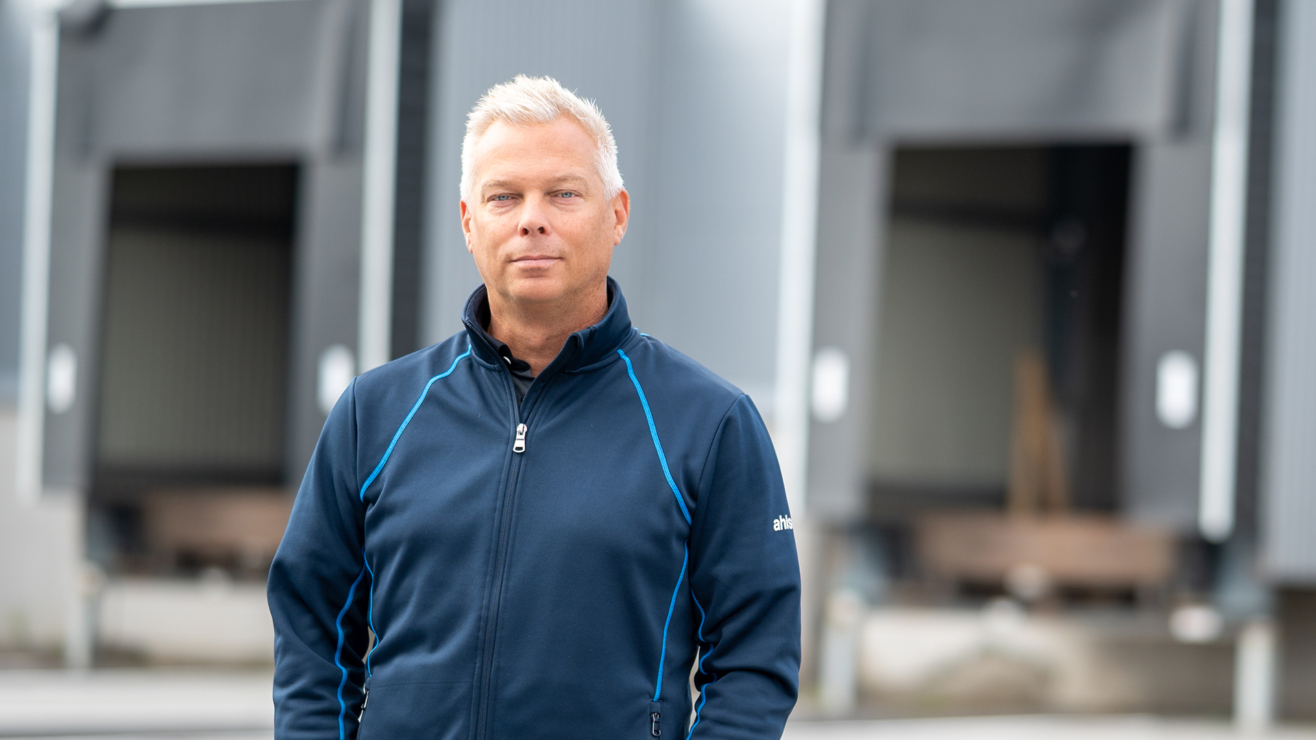 “Minst lika bra som hemma” – Ahlsell inredde sitt drömkontor med återbruk