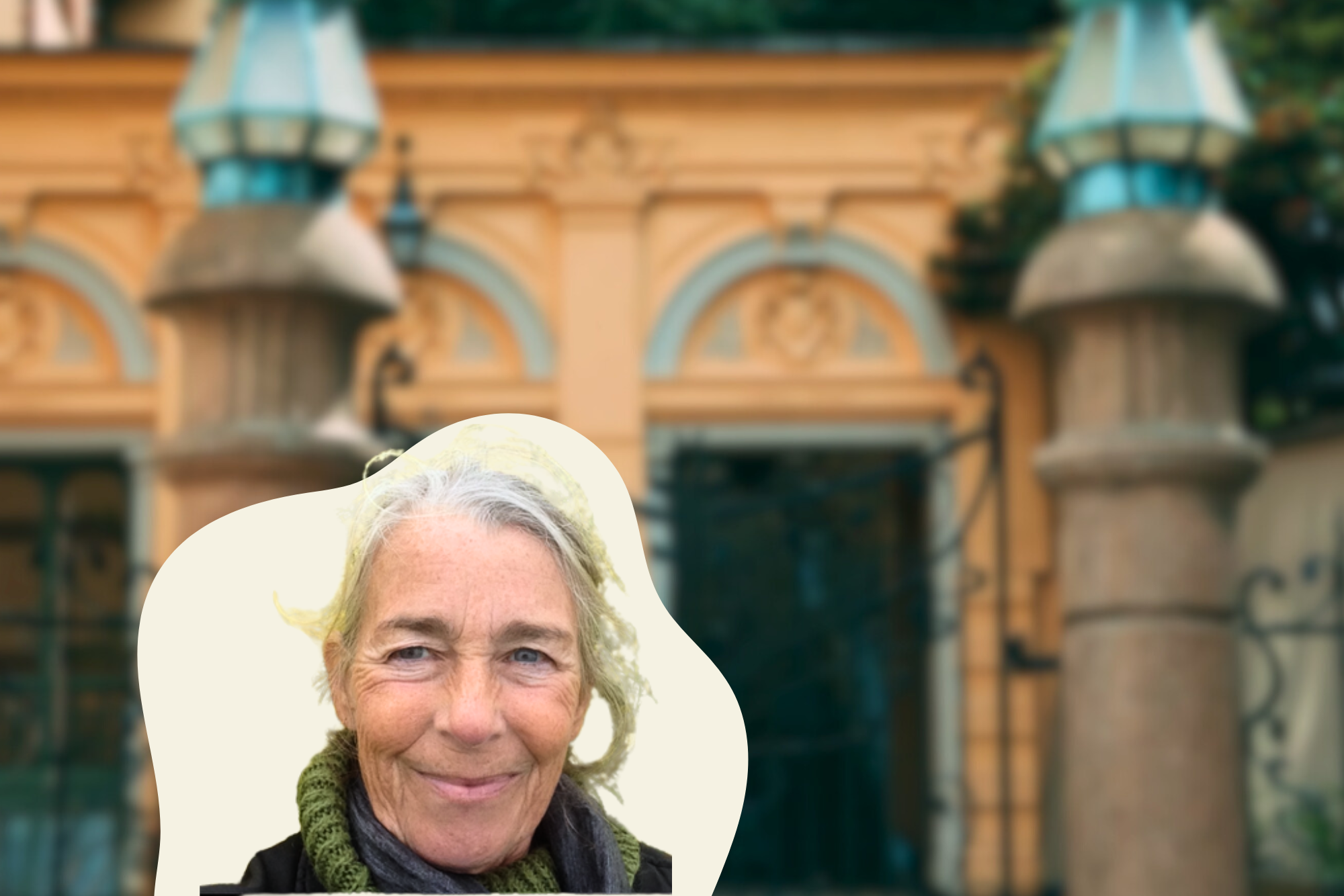 Så sätter rekvisitören scenografin med begagnade (hyrda) kontorsmöbler