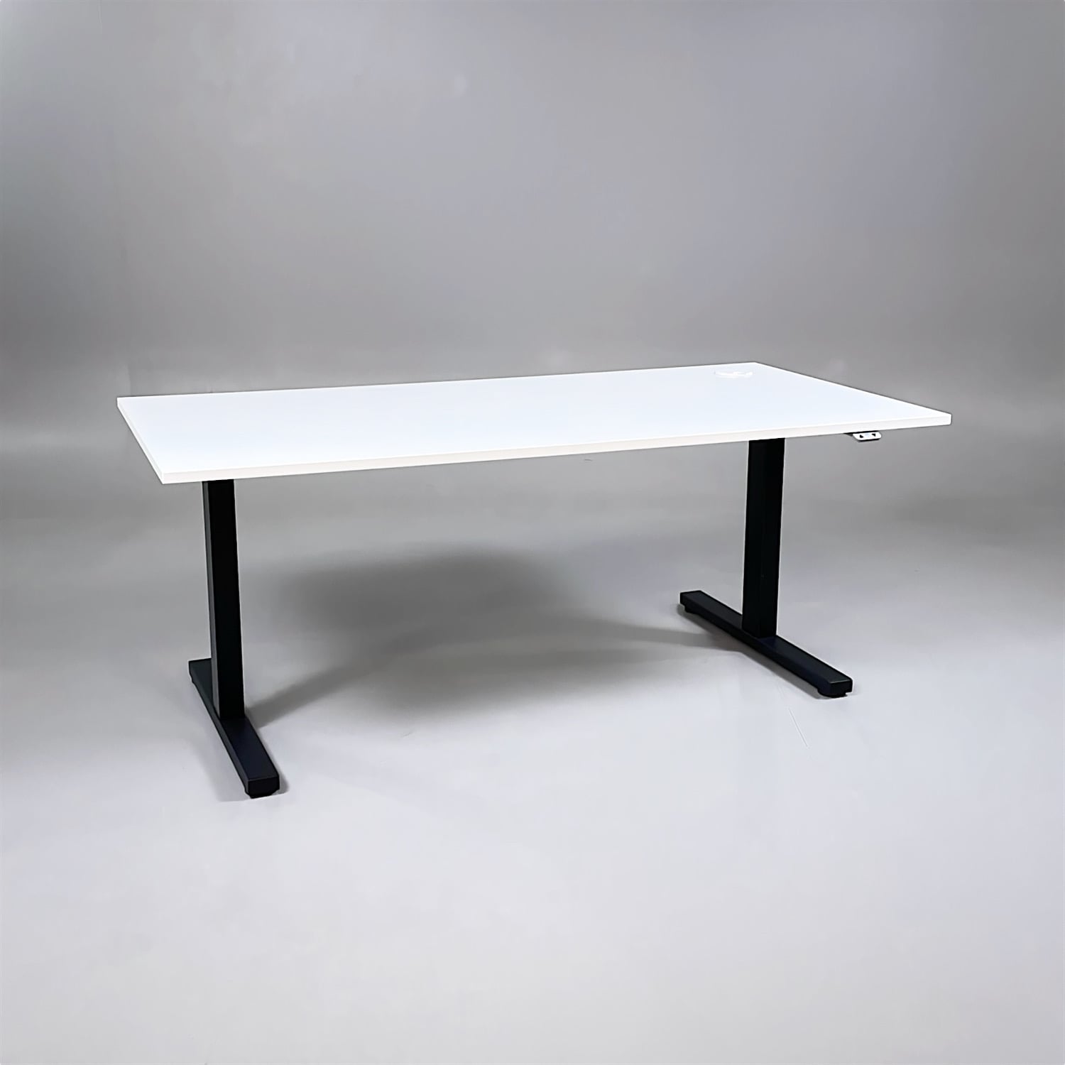 Höj- och sänkbart skrivbord 1600mm