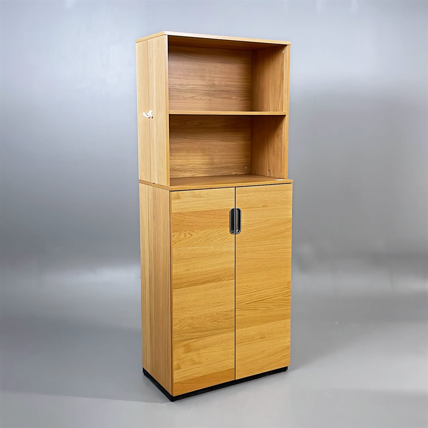 Slagdörrskåp med hylla Galant