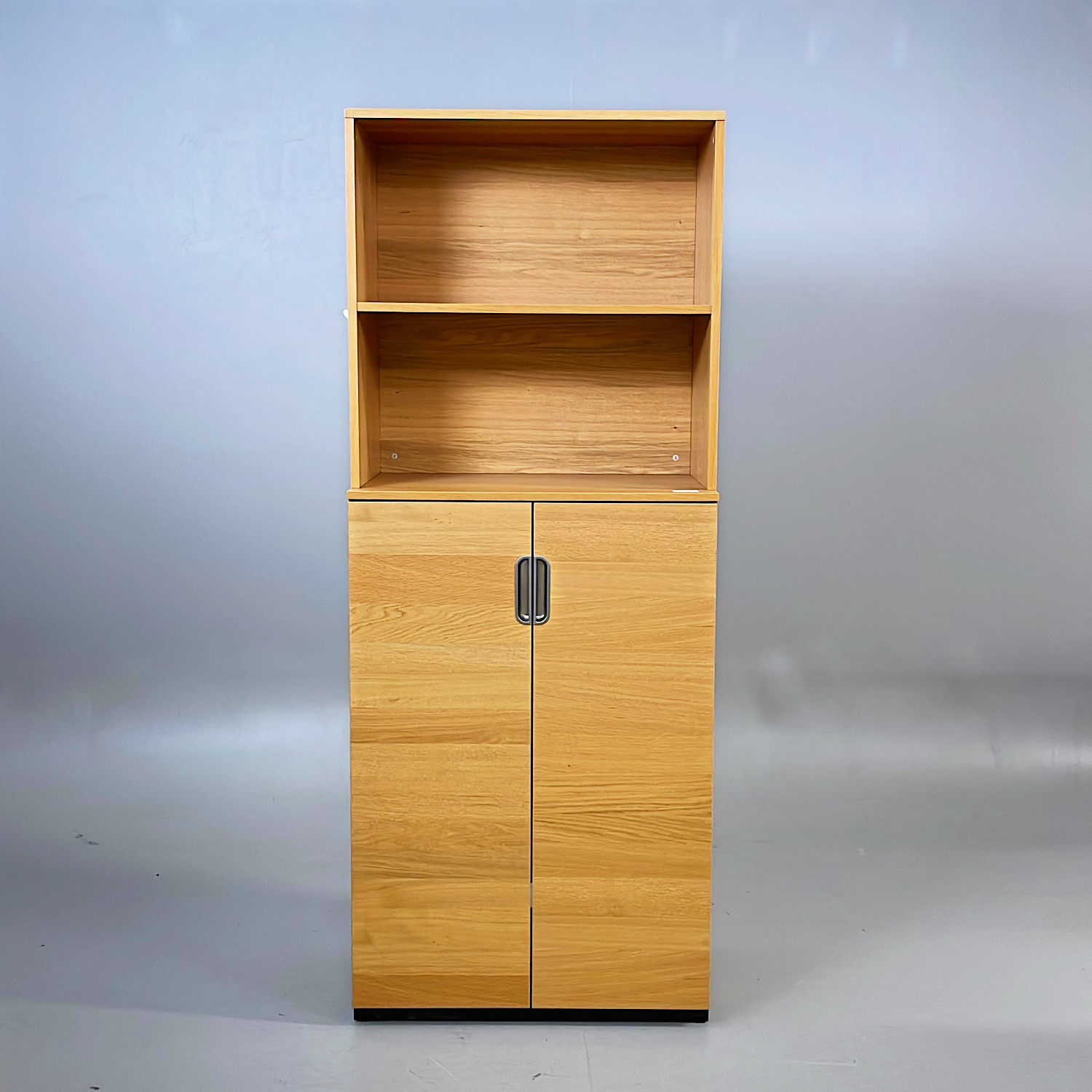 Galleribild #1 för Slagdörrskåp med hylla Galant