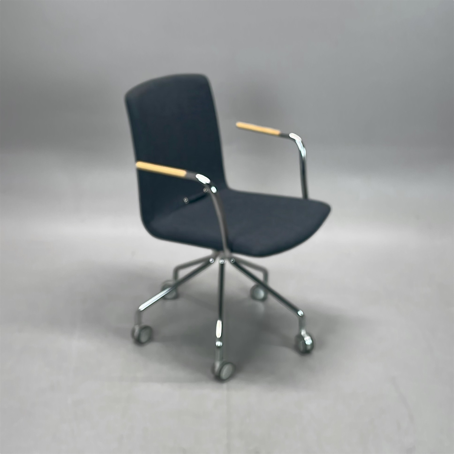 Huvudbild för Konferensstol Day lll