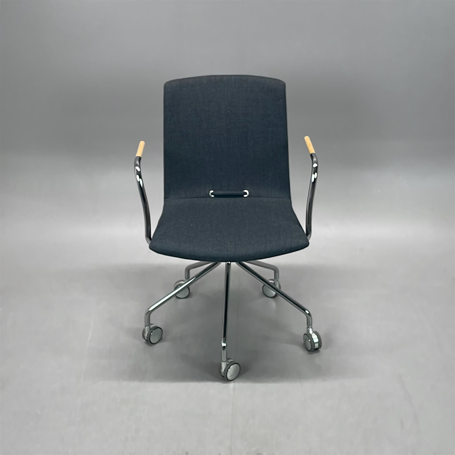 Galleribild #1 för Konferensstol Day lll