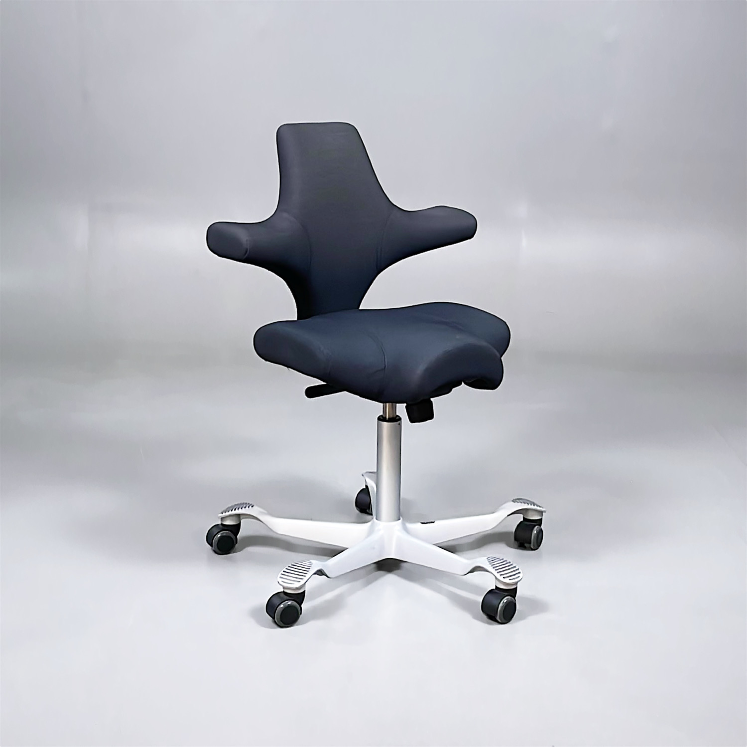 Sadelstol Capisco 8106