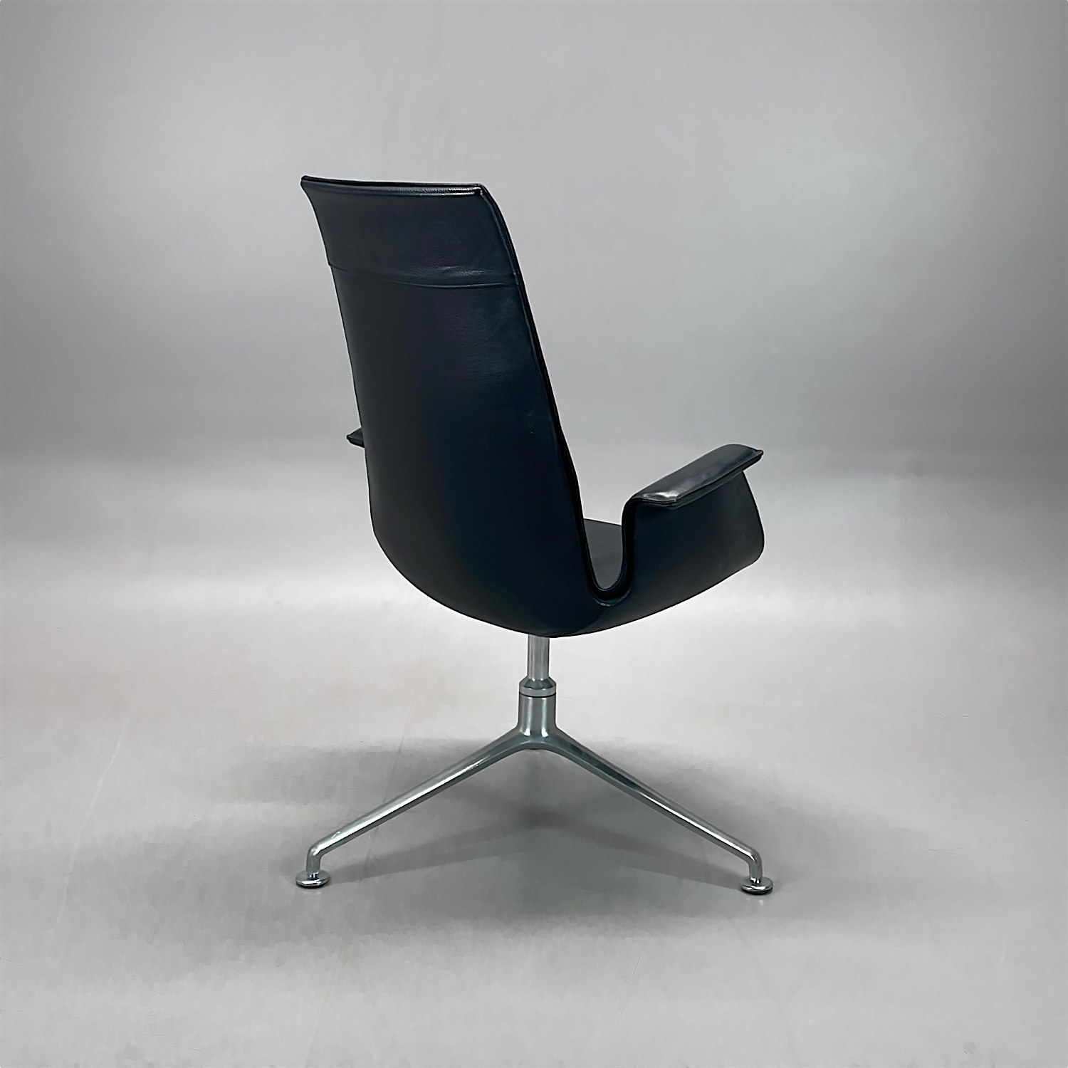 Galleribild #2 för Konferensstol FK Chair