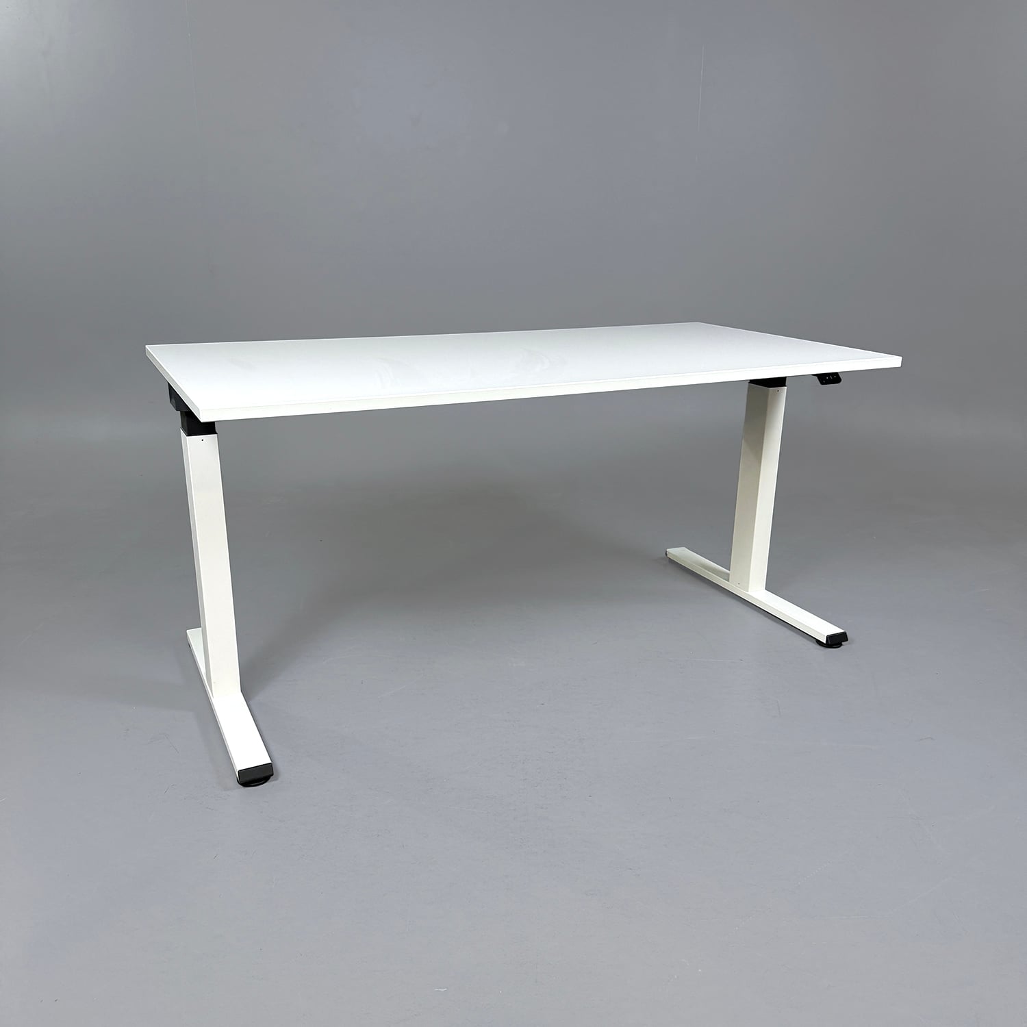 Höj- och sänkbart skrivbord Migration 1600mm