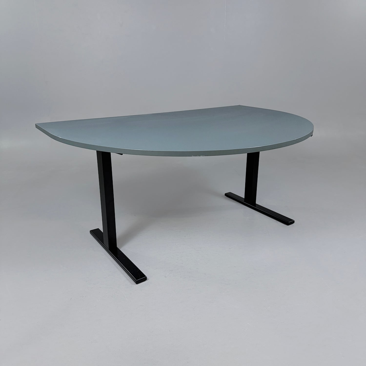 Höj- och sänkbart bord 1600mm