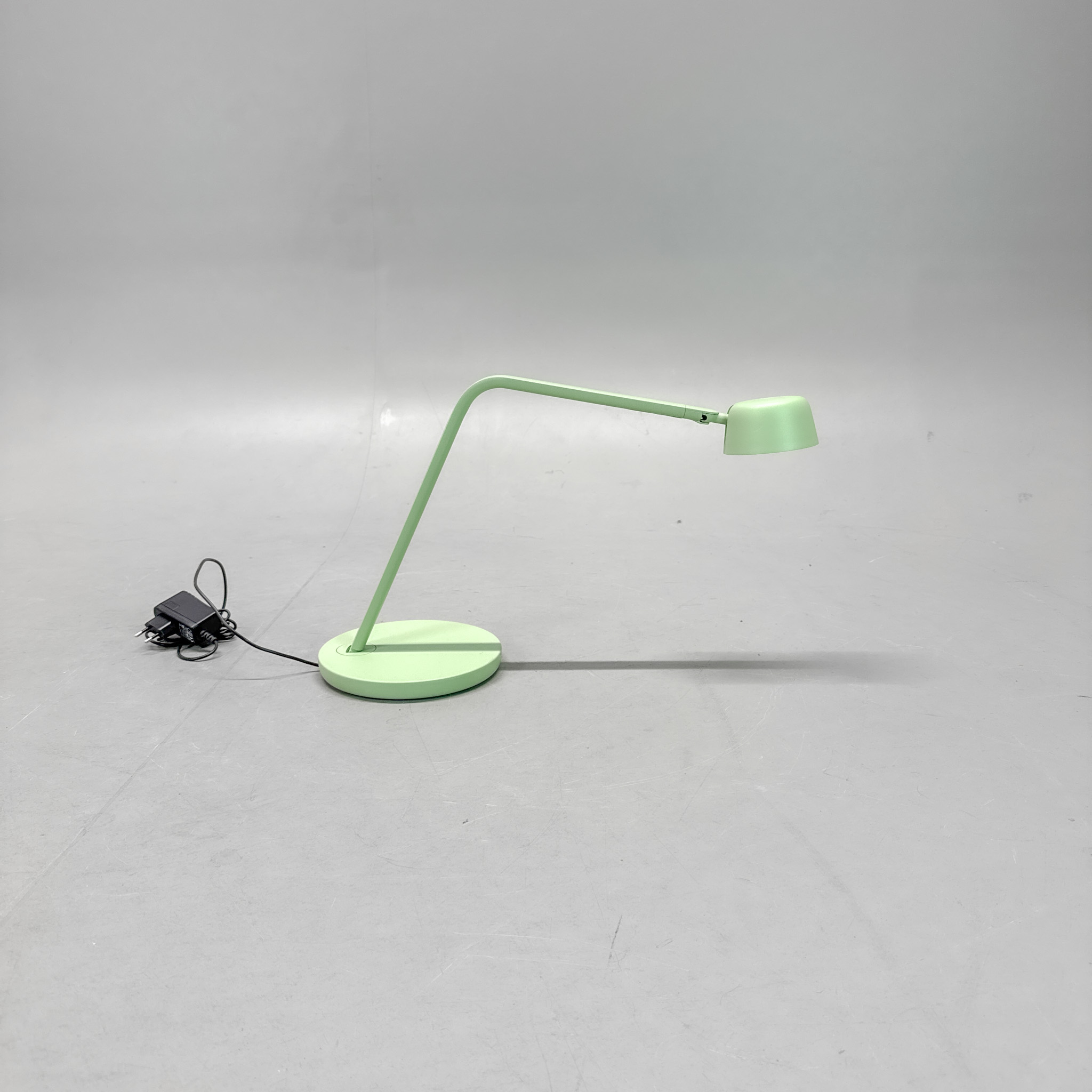Galleribild #1 för Skrivbordslampa Motus