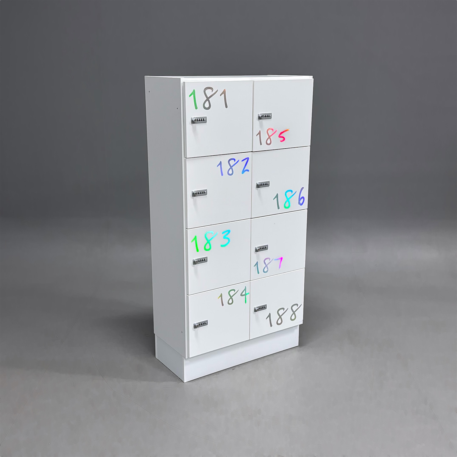 Personalskåp 8 luckor