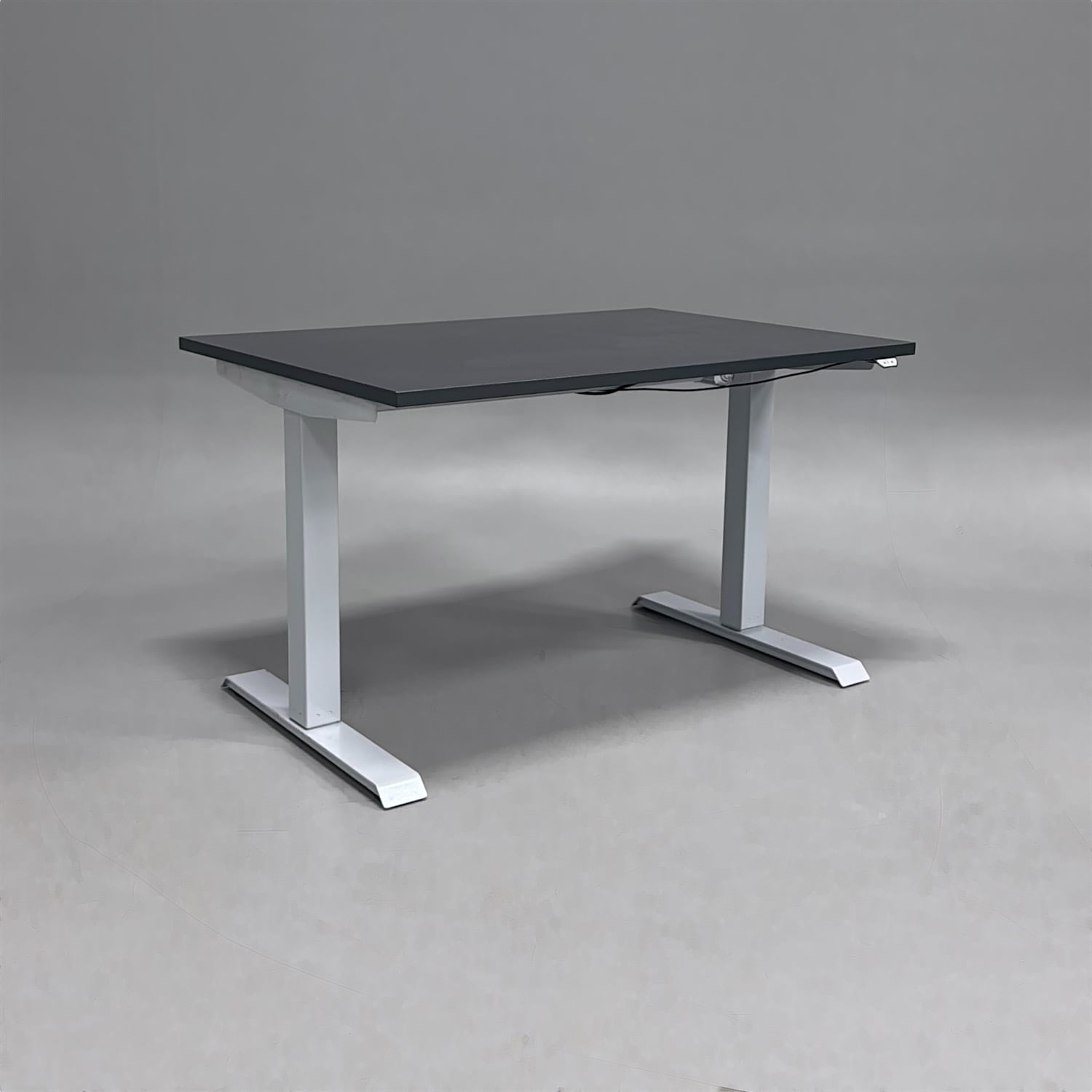 Huvudbild för Begagnat höj- och sänkbart skrivbord 1200mm