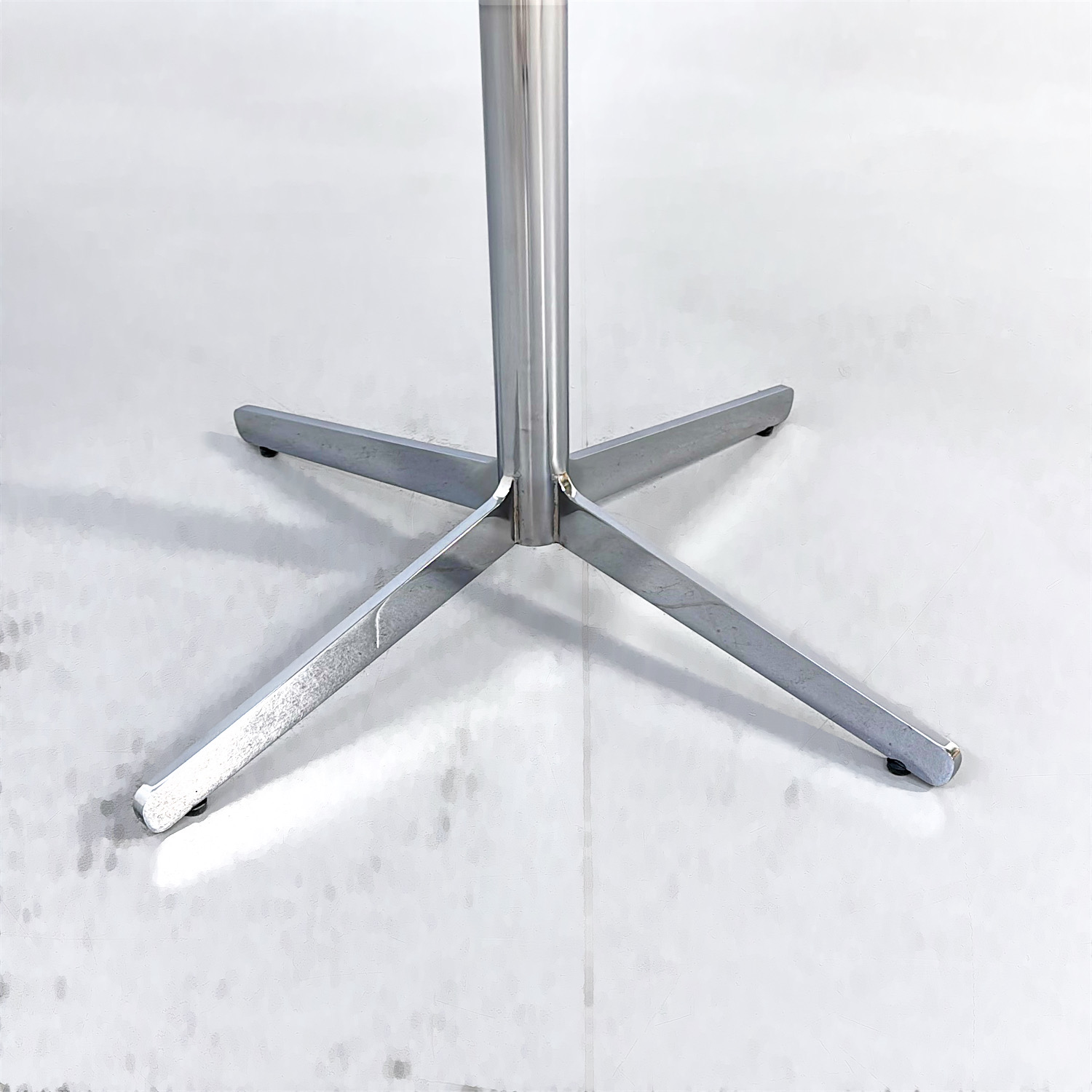 Galleribild #2 för Cafébord Feather Ø900mm