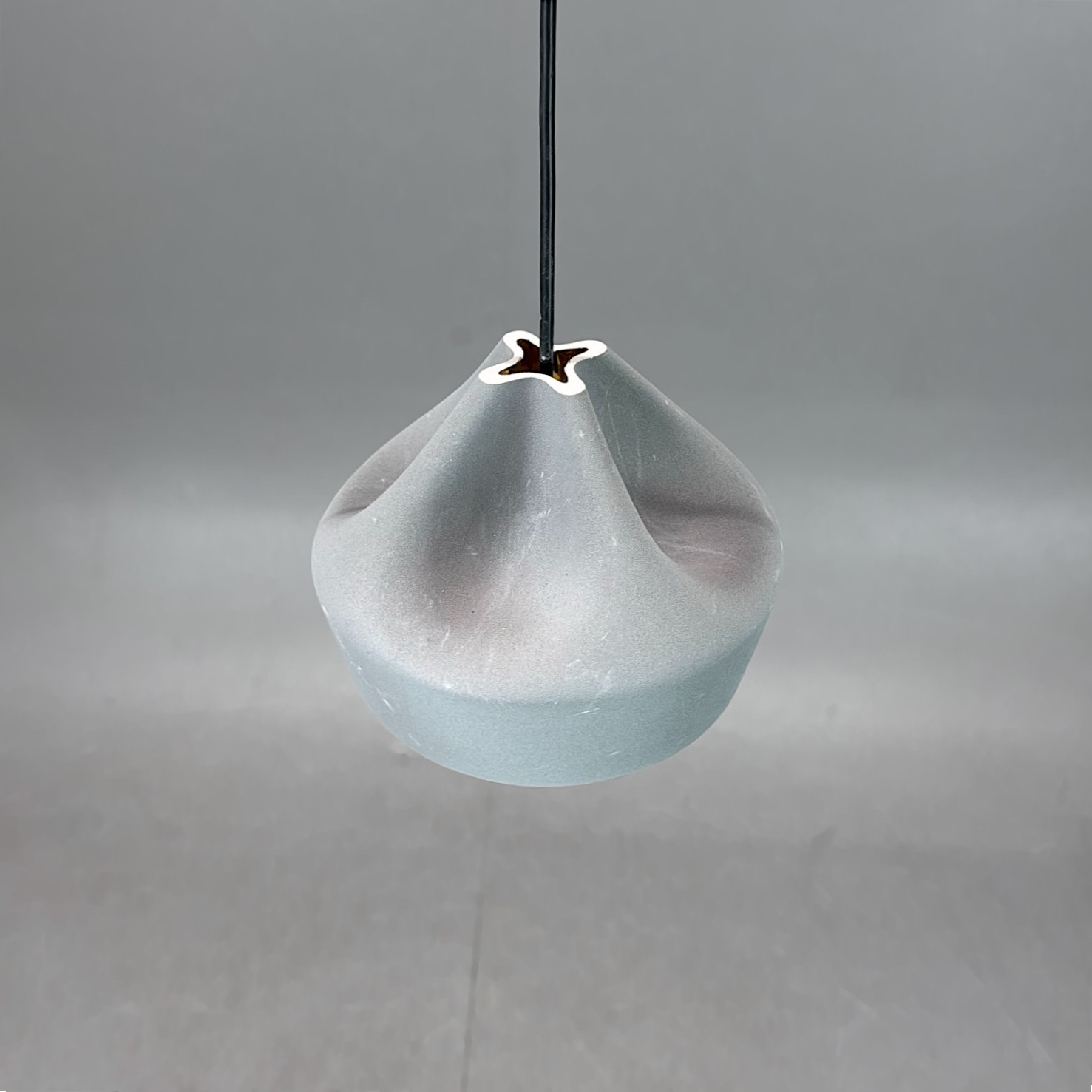 Galleribild #1 för Taklampa Pleat Box 24