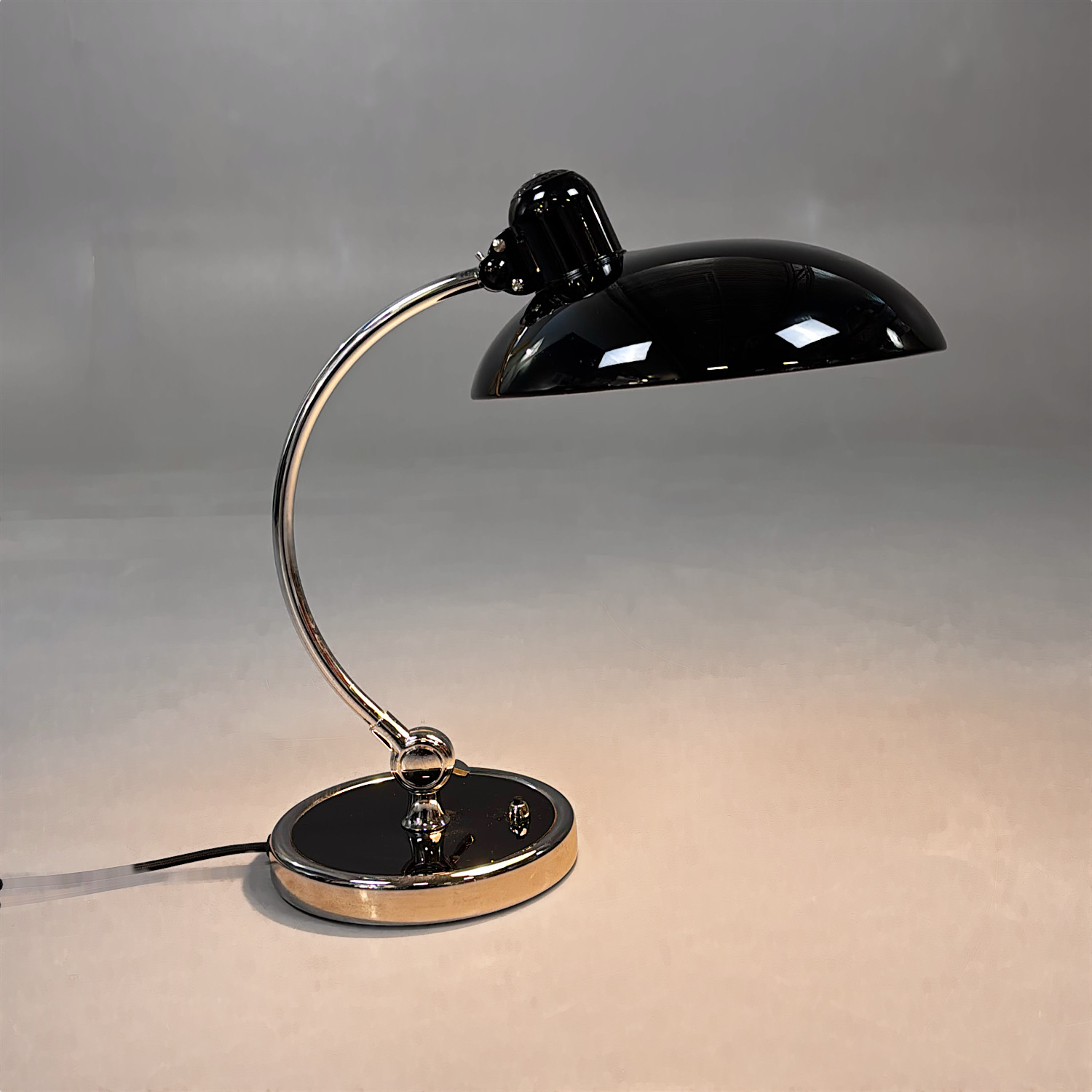 Galleribild #1 för Bordslampa Kaiser Idell 6631-T
