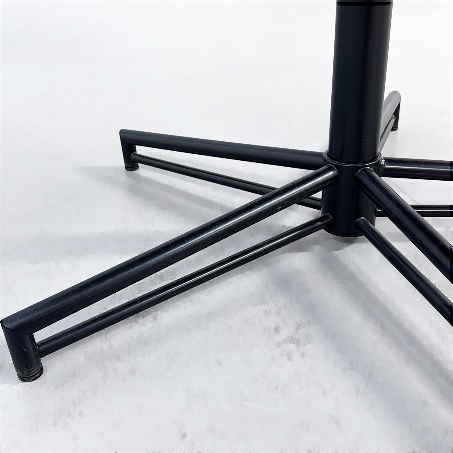 Galleribild #3 för Cafébord X-Bone Ø1000mm