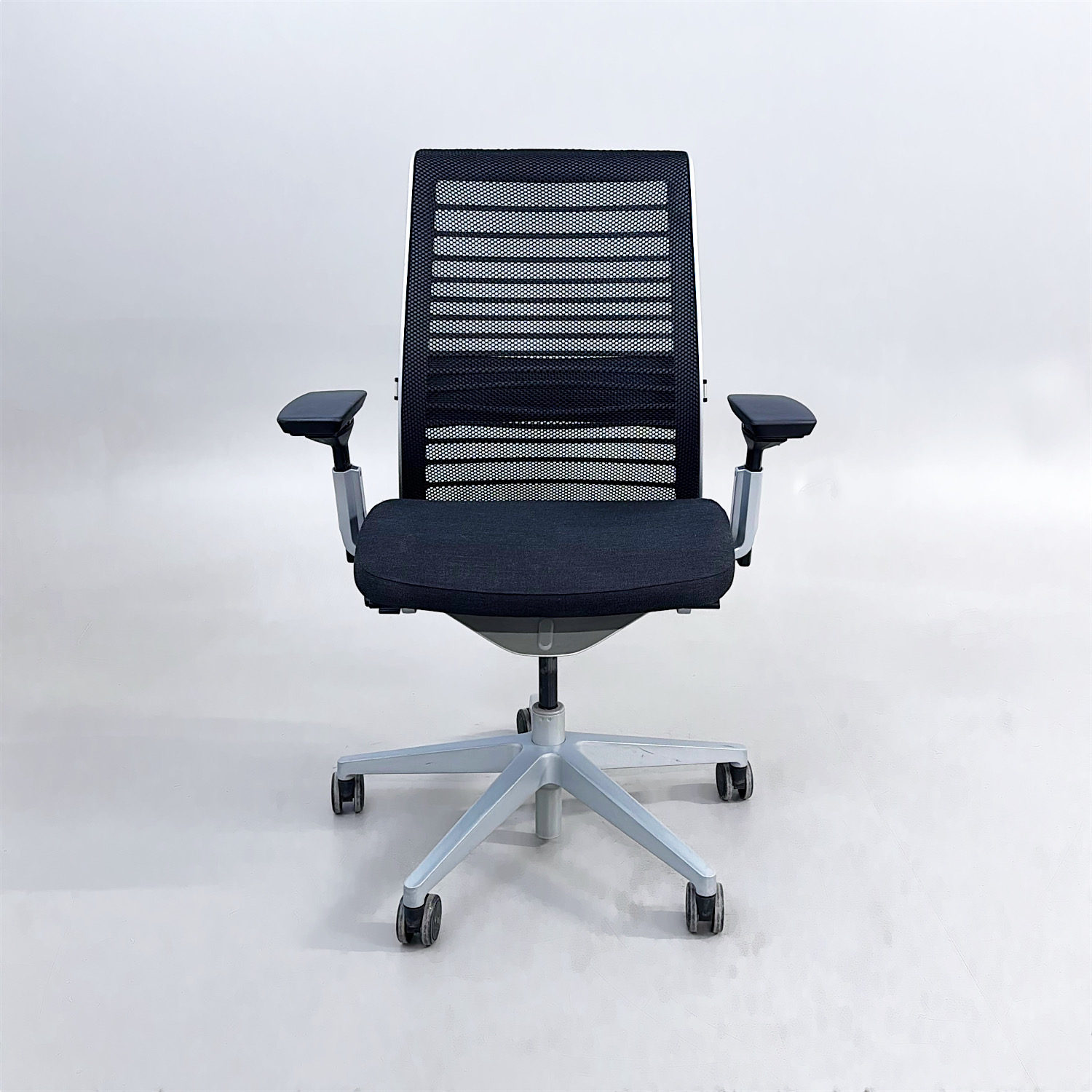 Galleribild #1 för Kontorsstol Think