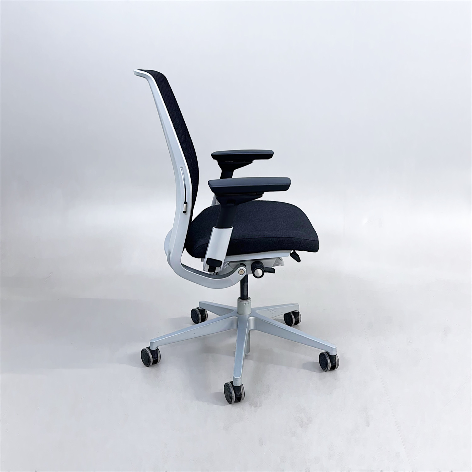 Galleribild #2 för Kontorsstol Think